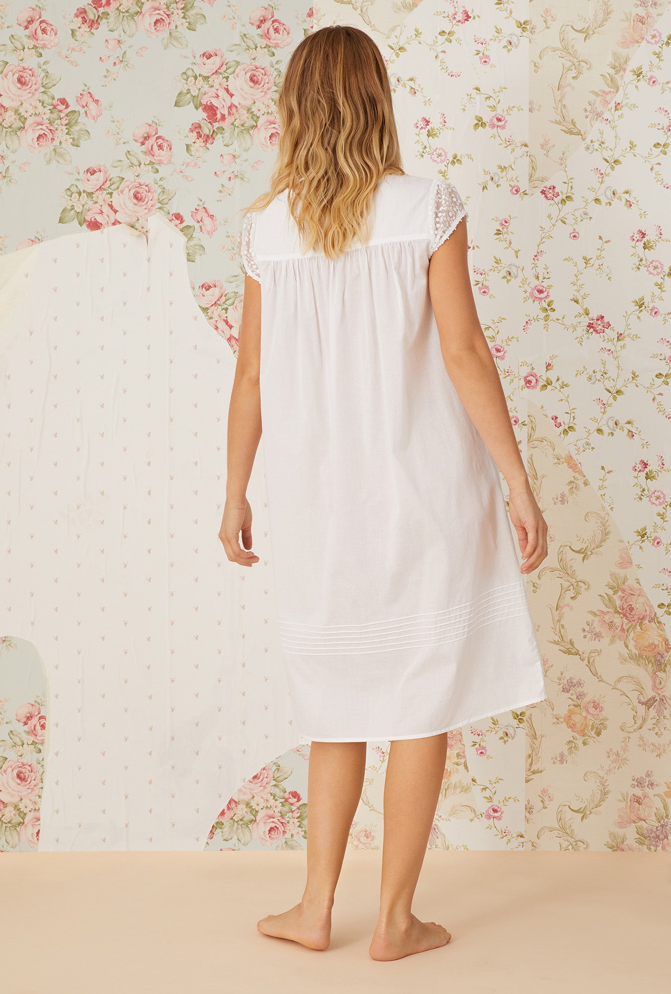 Elegant White Cotton Lace Nightgown for Women - Romantic Waltz Style Sleepwear - Perfect for Bridal, Honeymoon & Special Occasions