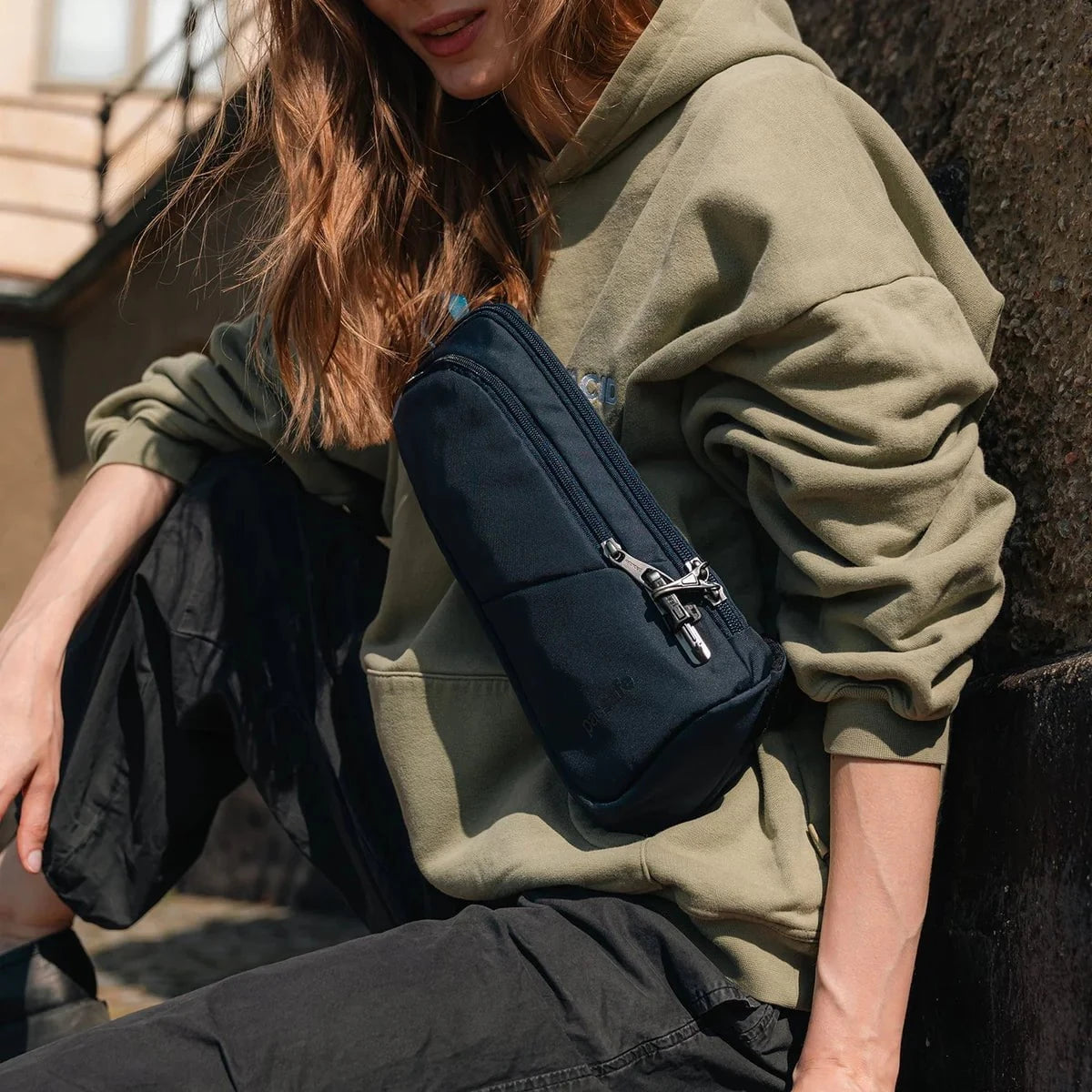 Pacsafe Vibe 150 Anti-Theft Sling Bag - Secure Crossbody Travel Pack for Commuting, Hiking & Urban Exploration