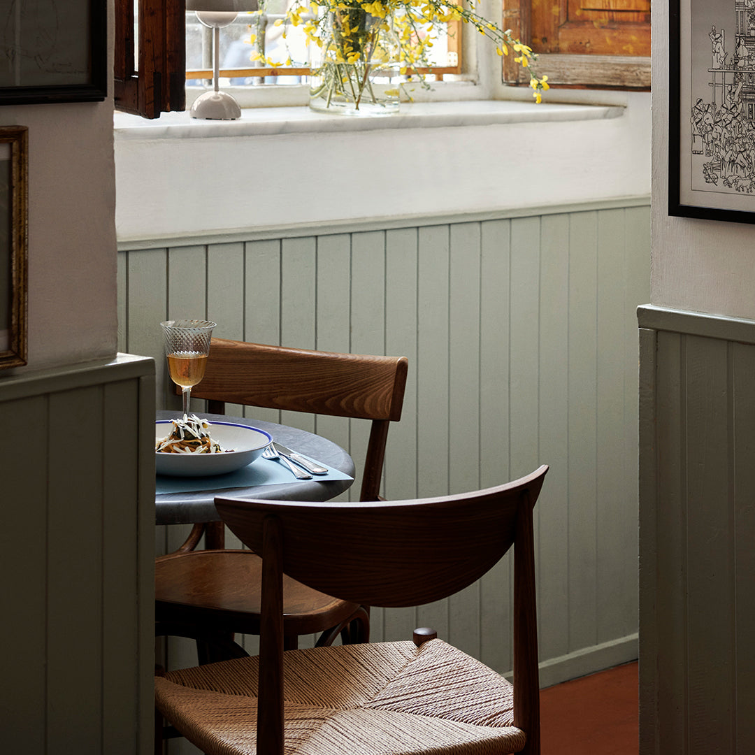 Modern HM3 Dining Chair - Elegant Wooden Seat for Kitchen, Dining Room & Office - Perfect for Home Decor & Entertaining Guests