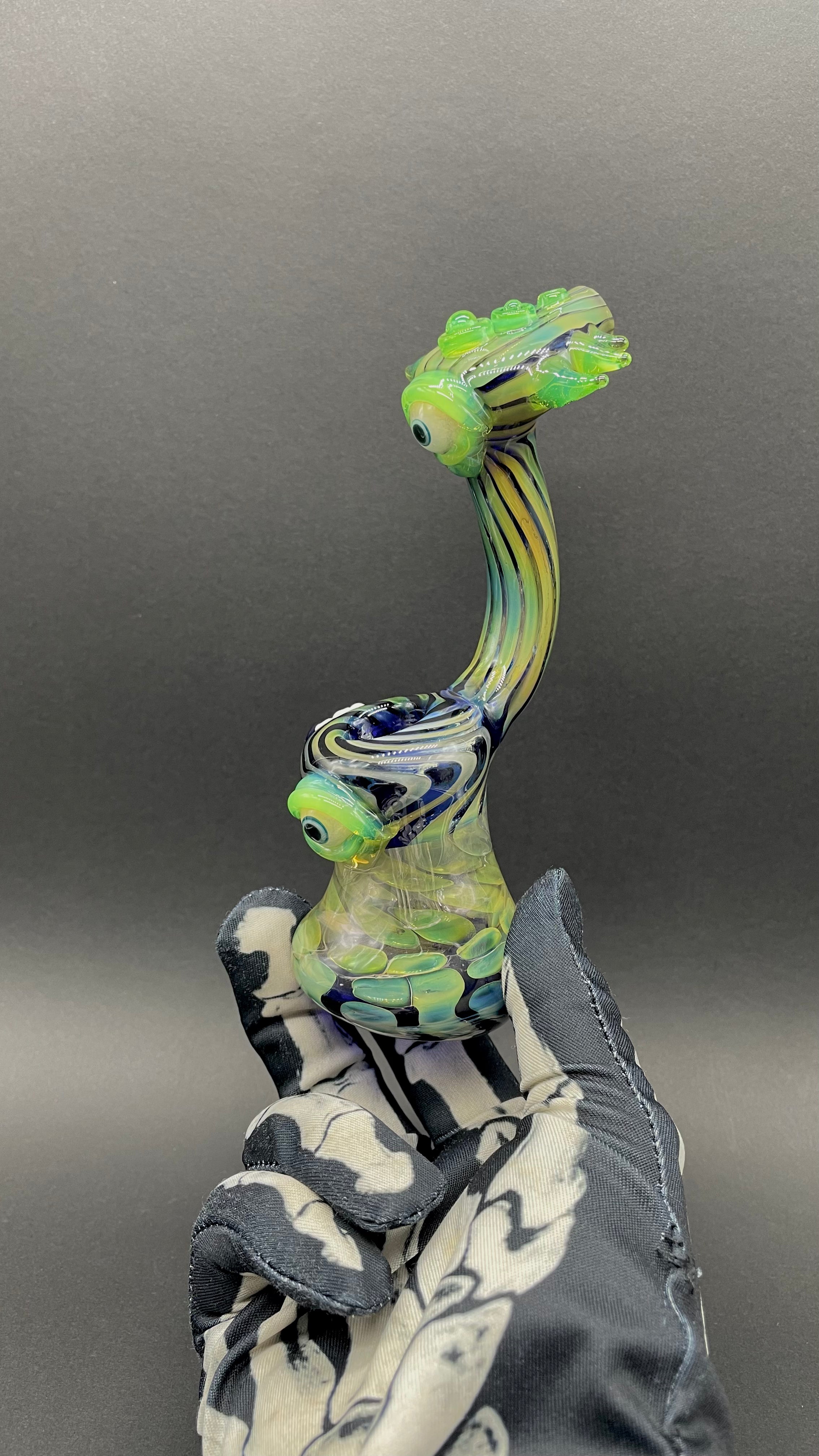 Alien Head Bubbler - Unique Glass Water Pipe for Smoking | Perfect for Home Use, Parties & Gifts