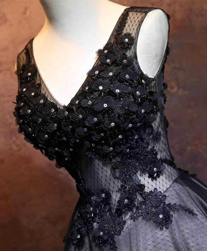 Elegant Black V-Neck Lace Short Prom Dress - Sexy Evening Gown for Homecoming, Cocktail Parties & Date Nights