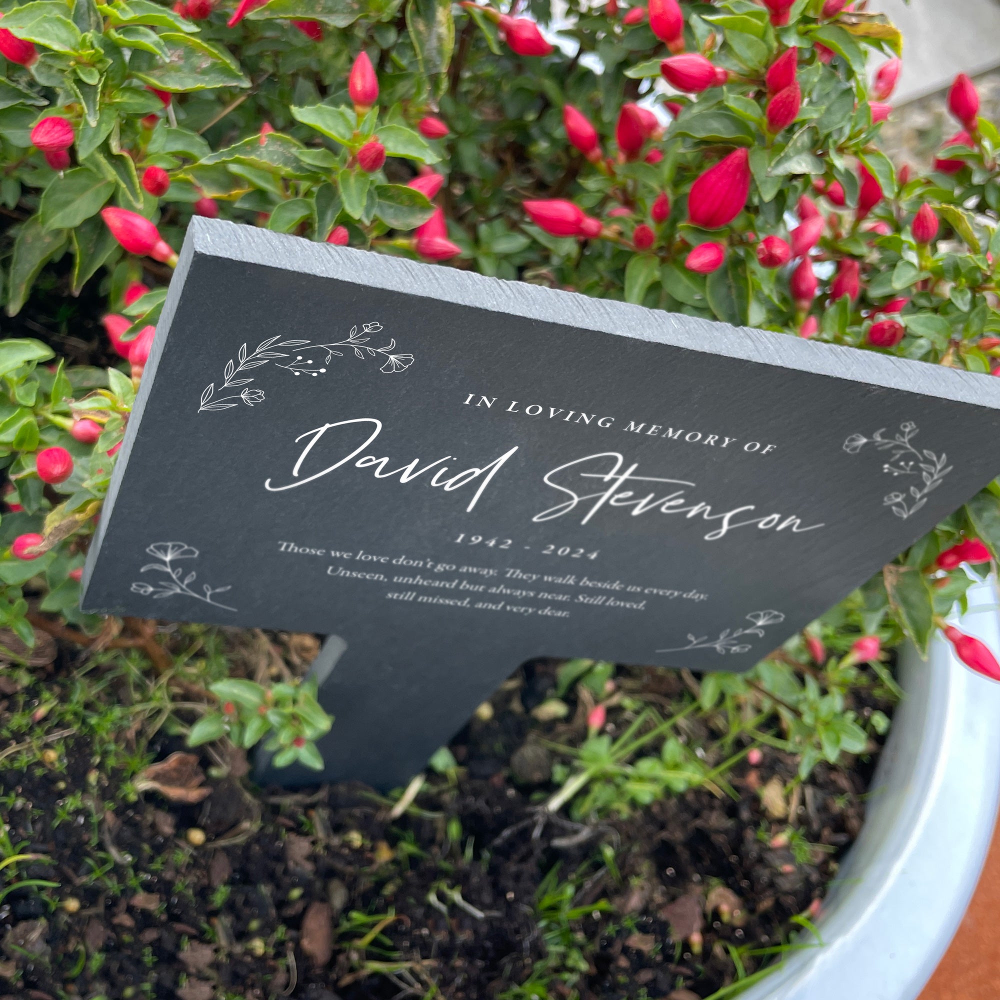 Personalized Large Memorial Wreath Slate Plant Marker - Custom Engraved Garden Decor for Graves, Memorials & Flower Beds
