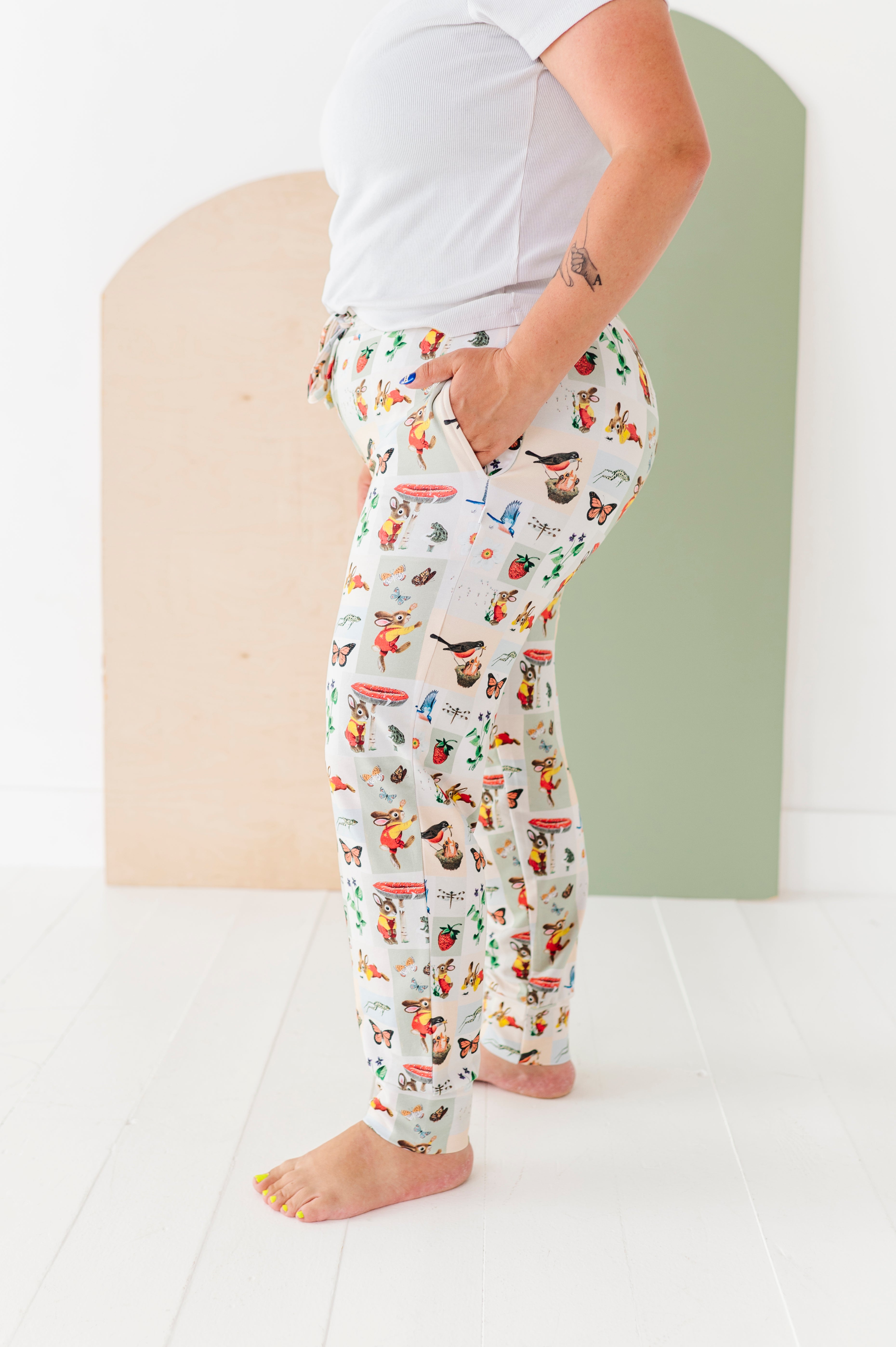 Richard Scarry's I Am A Bunny Sunny Days Adult Dreamwalker Joggers - Cozy Lounge Pants for Women, Cute Bunny Print Sleepwear & Casual Home Wear, Perfect for Relaxing, Yoga, and Bedtime Comfort