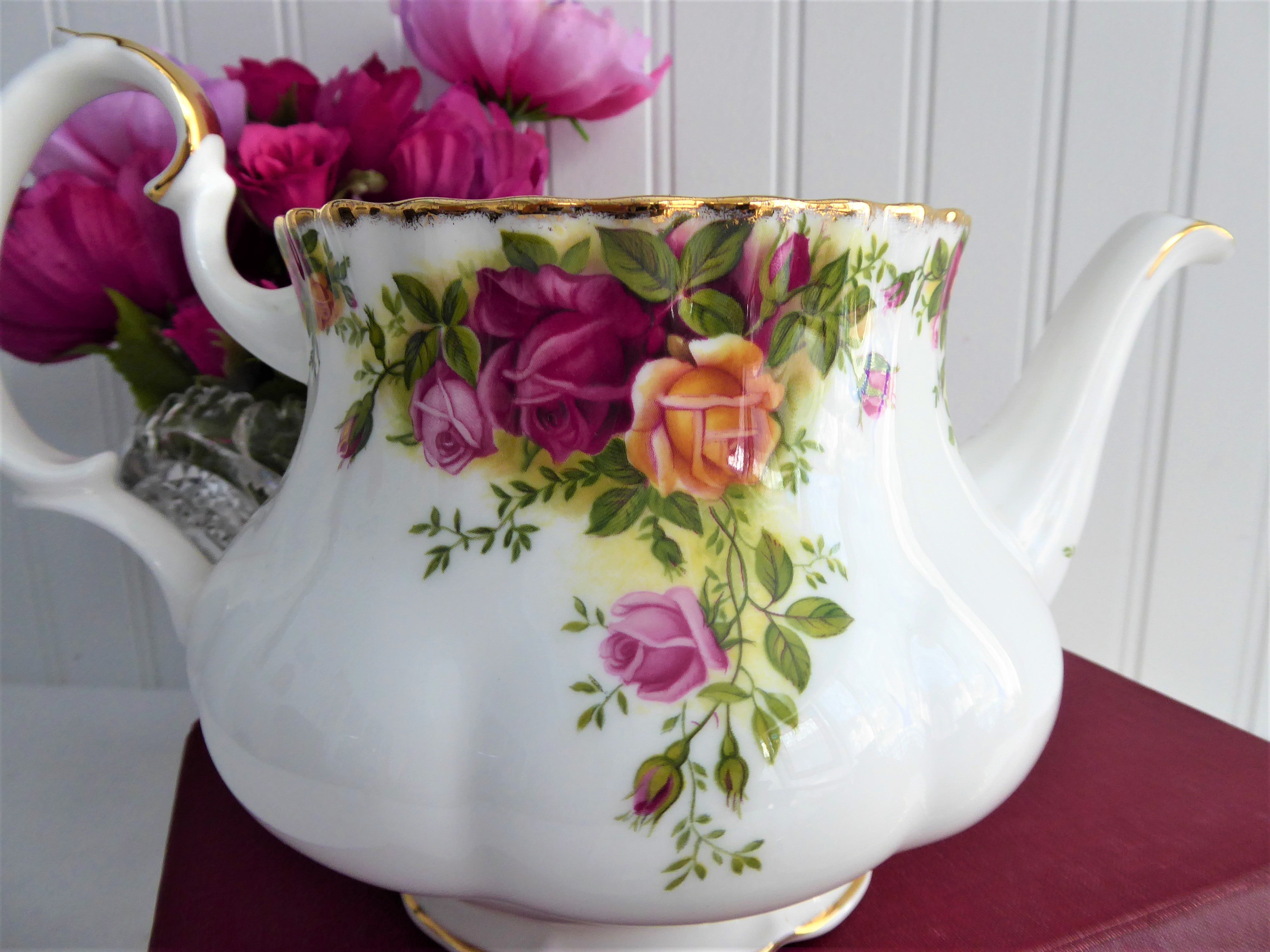 Royal Albert Old Country Roses Teapot 26oz - English Bone China Teapot (1974-1992) | Perfect for Afternoon Tea, Bridal Showers & Vintage Collectors