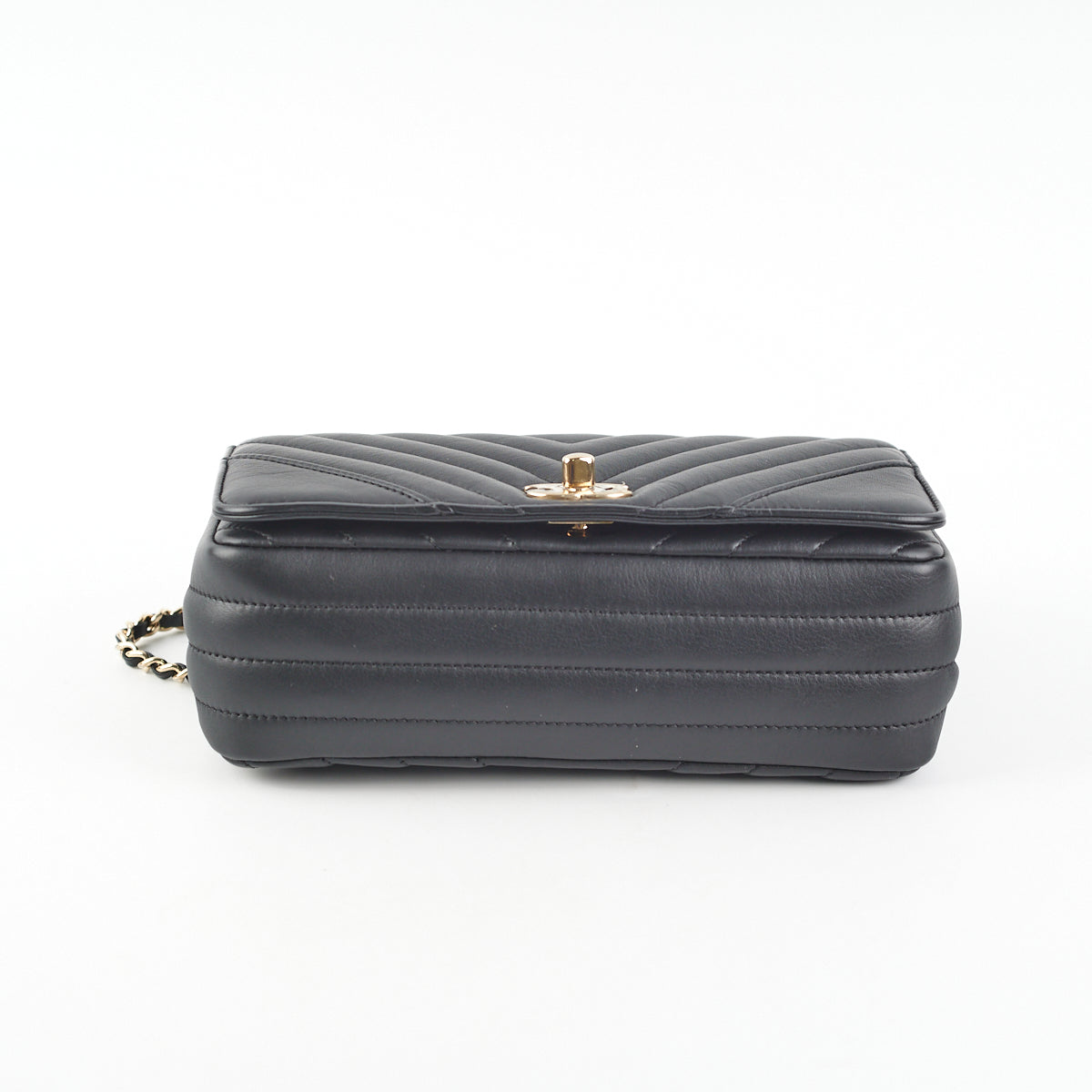 Chanel Chevron Quilted Flap Bag in Black - Luxury Handbag for Women, Perfect for Evening Parties & Special Occasions