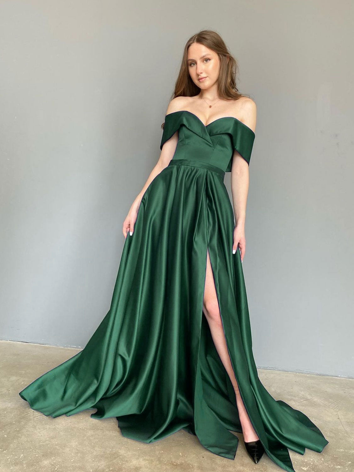 Elegant Blue Sweetheart Off-Shoulder Satin Prom Dress | Formal Graduation Party Gown | Perfect for Homecoming, Quinceañera & Evening Events