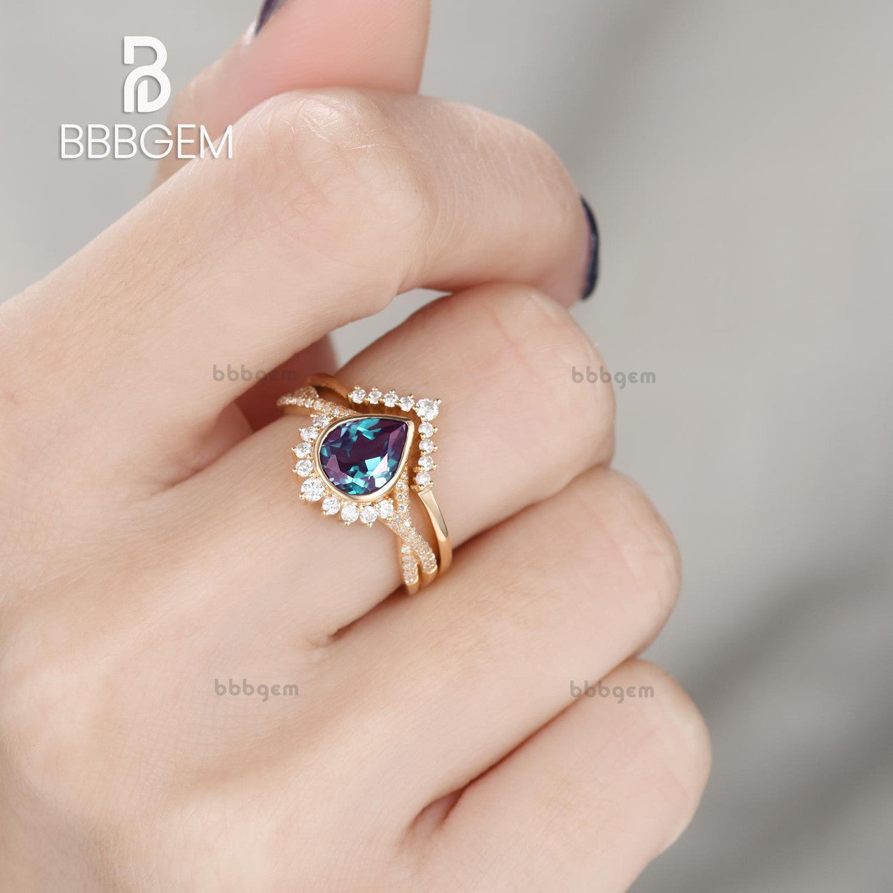 Vintage Pear Shaped Alexandrite Moissanite Engagement Ring Set - 14K Gold Wedding Band for Women, Unique Promise & Bridal Jewelry Gift for Anniversary, Proposal & Special Occasions