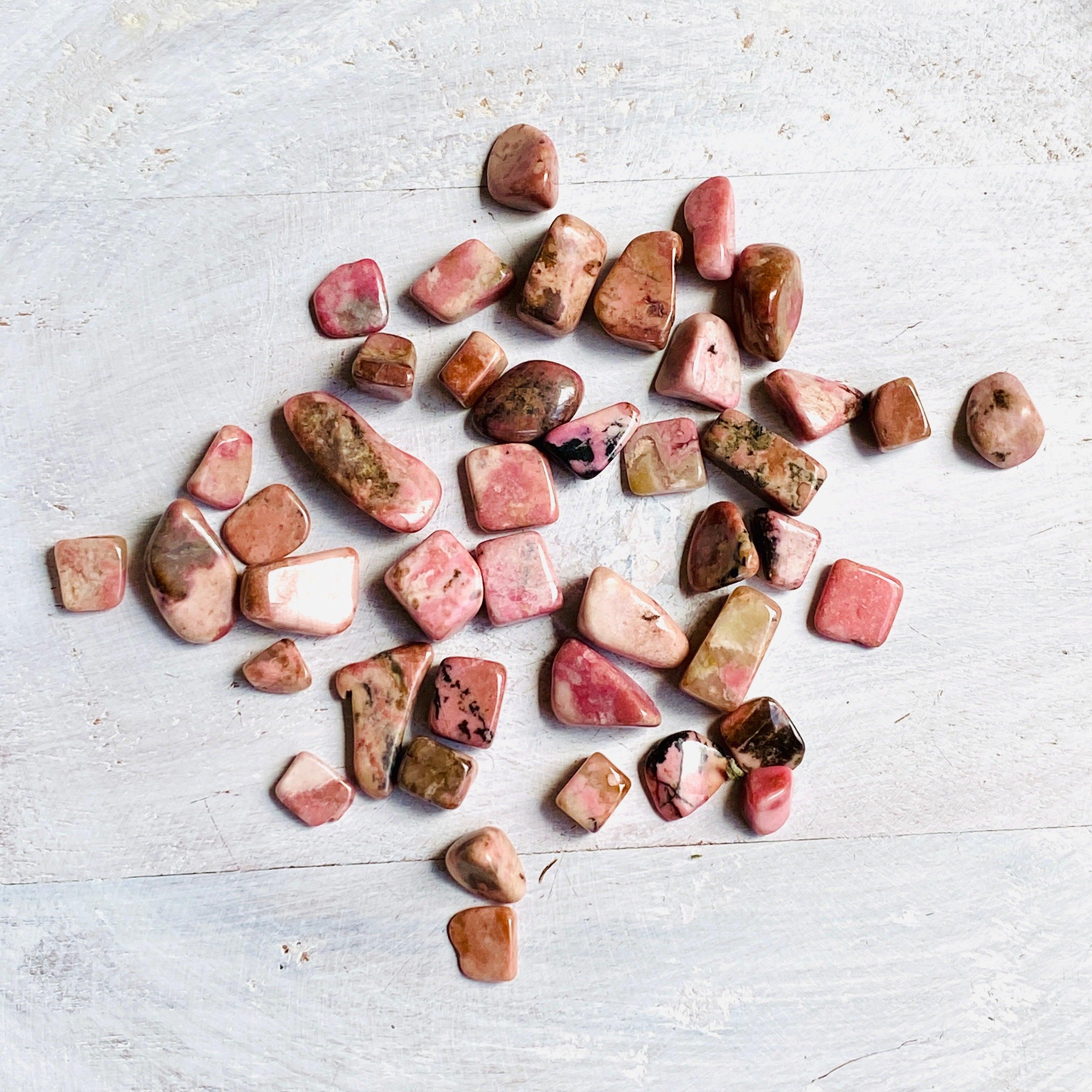 50g Mini Tumbled Rhodonite Stones - Natural Healing Chips for Jewelry Making, Crystal Grids & Meditation - Perfect for Reiki, Home Decor & Spiritual Gifts