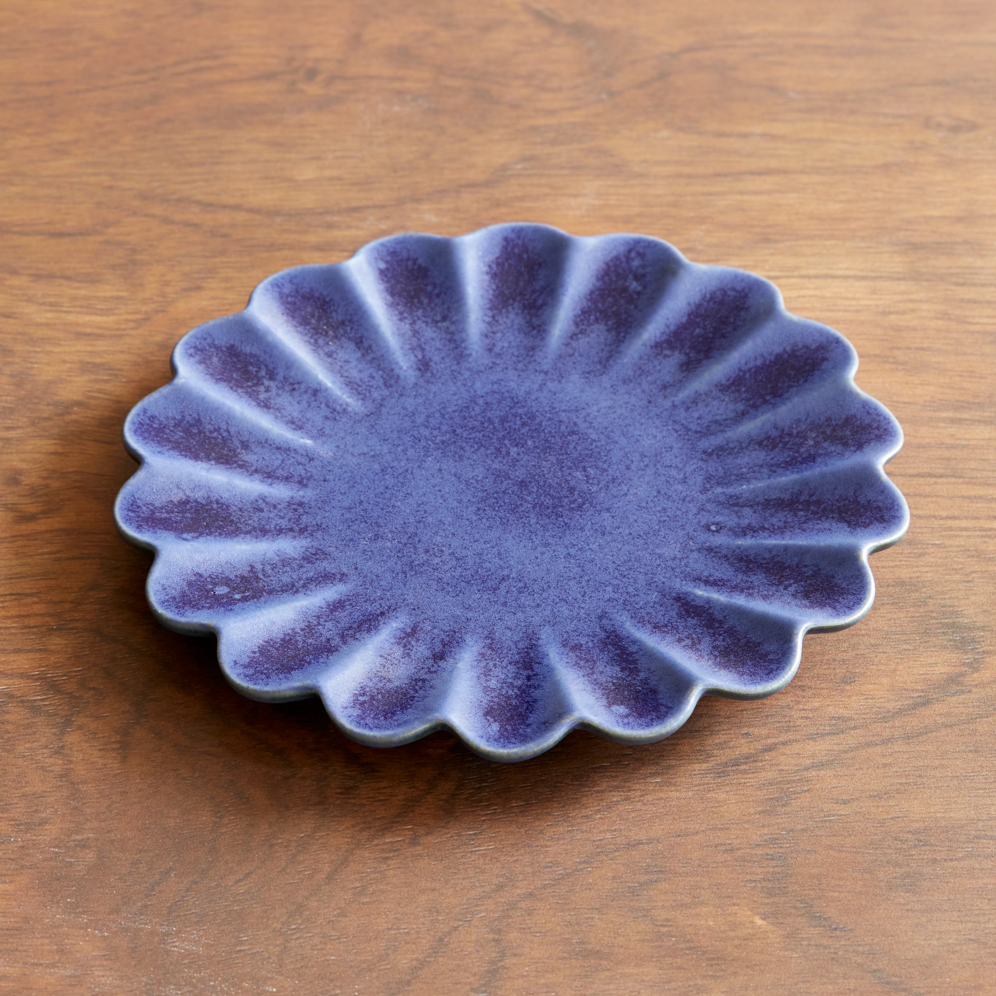 Premium Dhalia Stoneware Dinnerware Set - Elegant Blue Ceramic Plates, Bowls & Mugs - 16-Piece Dinner Set for Family Meals & Entertaining Guests