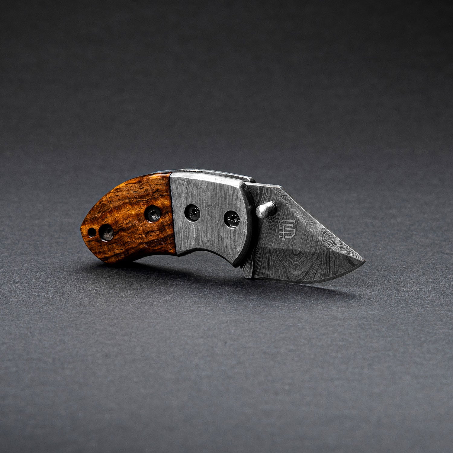 Premium Damascus Steel EDC Folding Pocket Knife - Tactical Outdoor Camping, Hiking & Survival Gear - Perfect for Everyday Carry, Hunting & Bushcraft