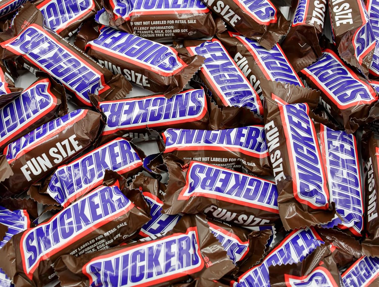 SNICKERS FUN SIZE Chocolate Candy Bars 1 lb Bulk Bag - Peanut Caramel Candy, Individually Wrapped Sweet Snacks (26 Pieces) | Perfect for Halloween, Party Favors & Office Treats