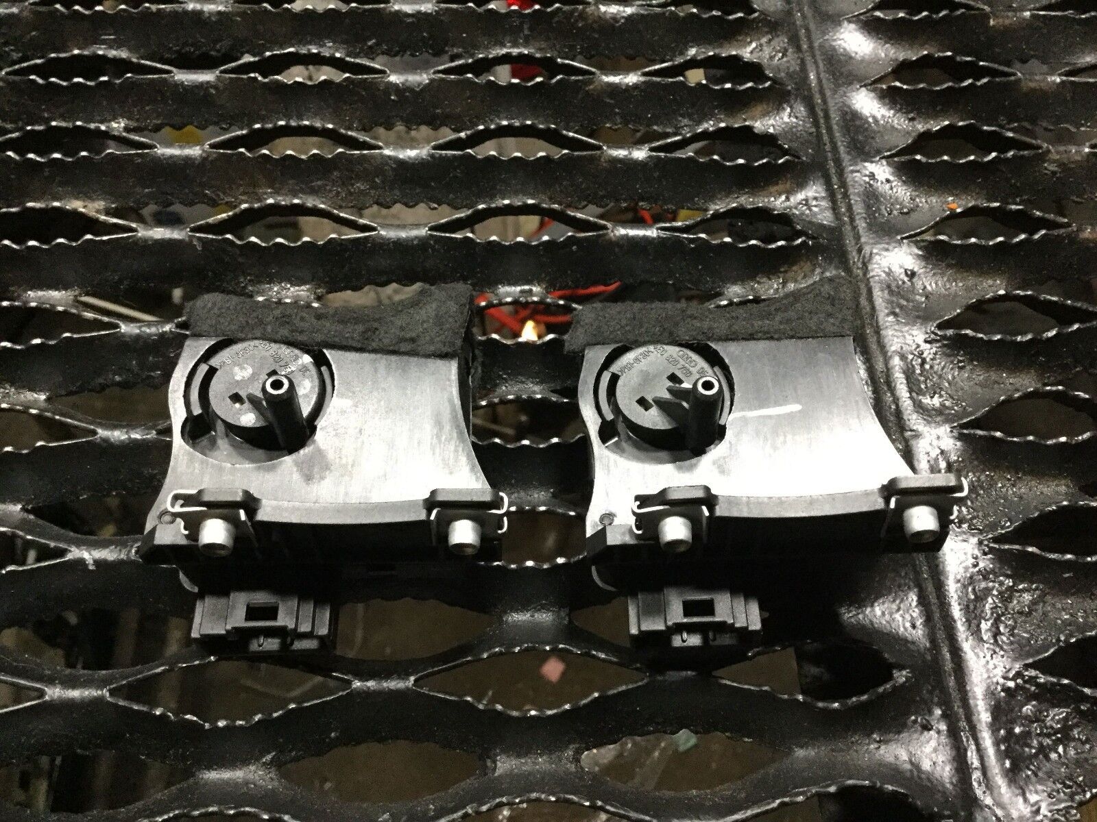2003-2007 Audi A8 AC Core Actuator Servo Flap Motor - OEM Replacement (2-Pack) - Perfect for HVAC System Repairs & Climate Control Maintenance