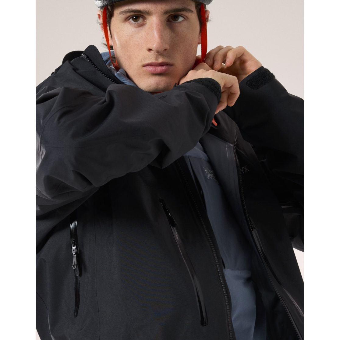 Arc'teryx Men's Alpha SV Jacket - Waterproof & Breathable Gore-Tex Shell for Hiking, Skiing & Outdoor Adventures