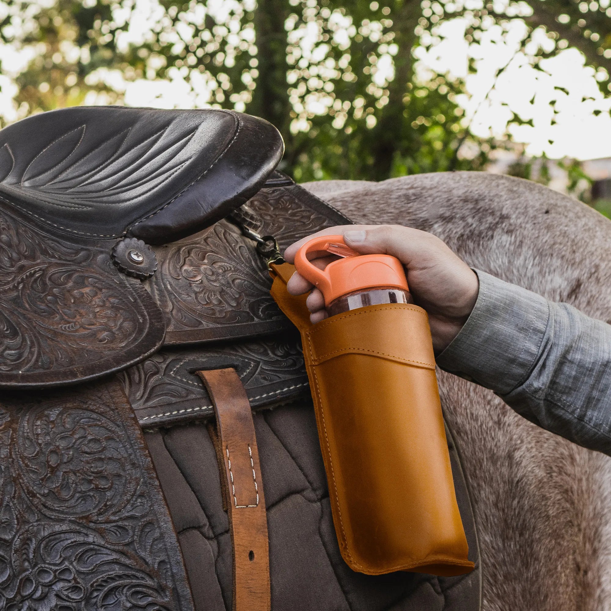Premium Saddle Bottle Holder for Bikers - Durable & Secure Water Bottle Mount for Cycling, Motorcycle & Horseback Riding - Perfect for Outdoor Sports & Commuting