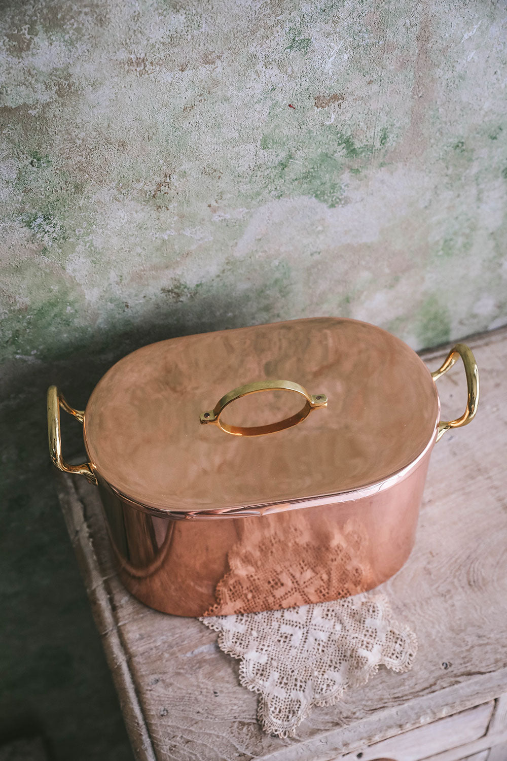 Premium Copper Bread Box - Airtight Storage for Fresh Bread, Pastries & Baked Goods | Rust-Proof & Stylish Kitchen Organizer for Countertop or Pantry | Perfect for Home, Bakery & Restaurant Use