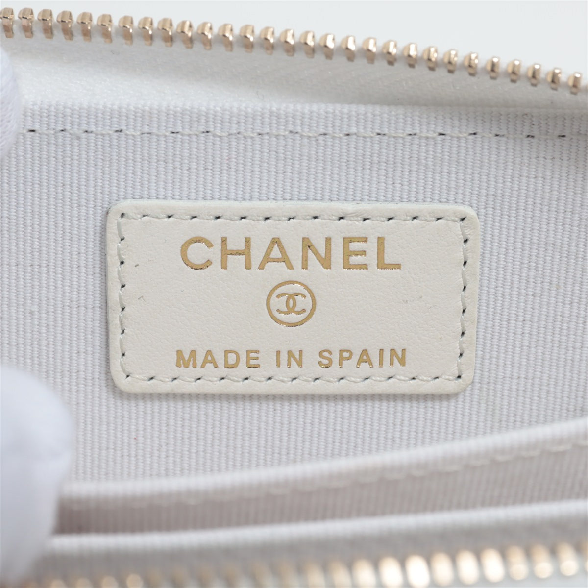 Chanel Caviar Leather Coin Case Wallet in White - Stylish & Compact for Everyday Essentials & Travel Accessories