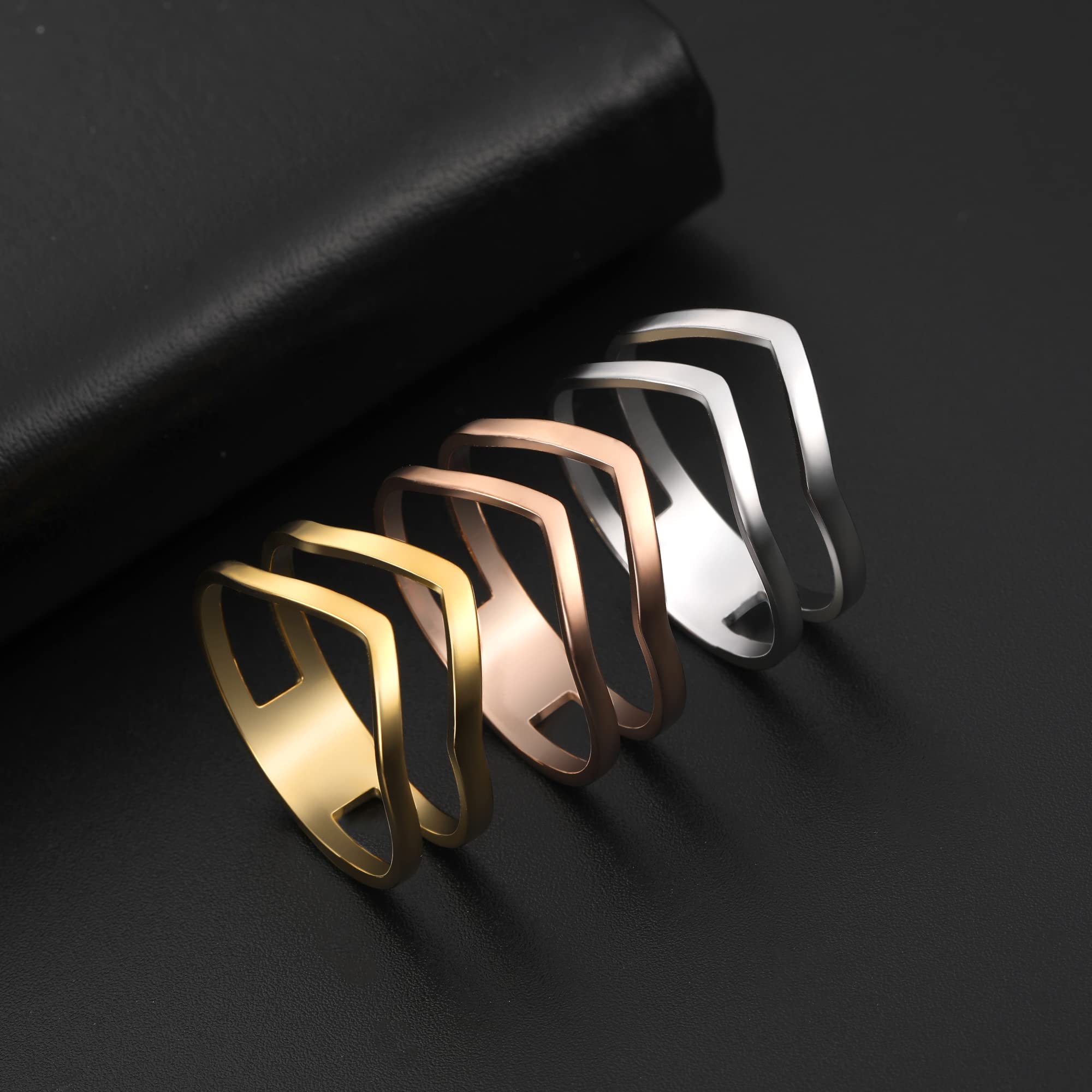 TEAMER Simple Geometric Wave Ring - Stainless Steel Stackable Rings for Women - Elegant Party Jewelry for Everyday Wear & Special Occasions