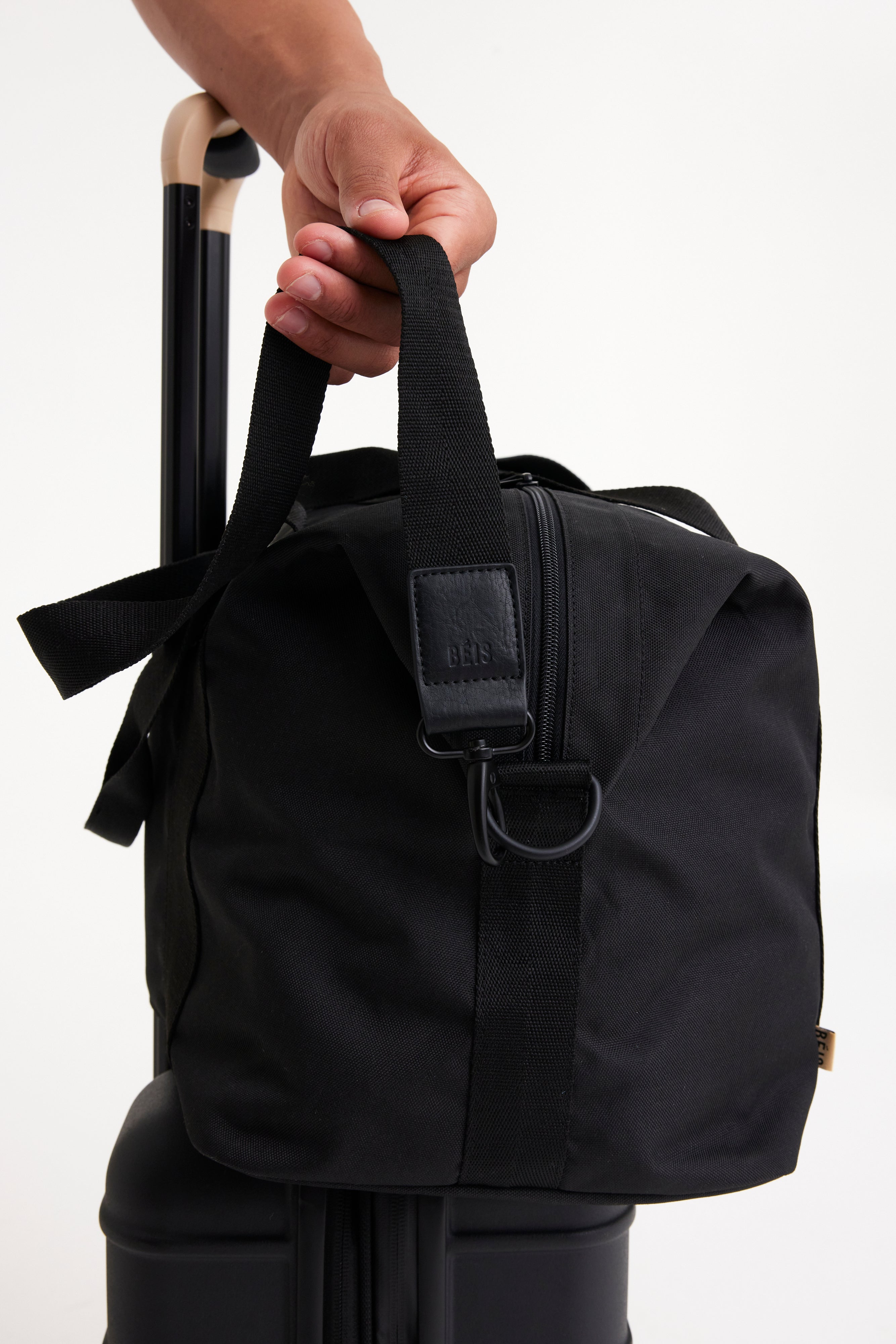 The BÉISics Duffle Bag - Stylish & Spacious Travel Duffel for Women & Men | Perfect for Gym, Weekend Trips & Carry-On Luggage | Black