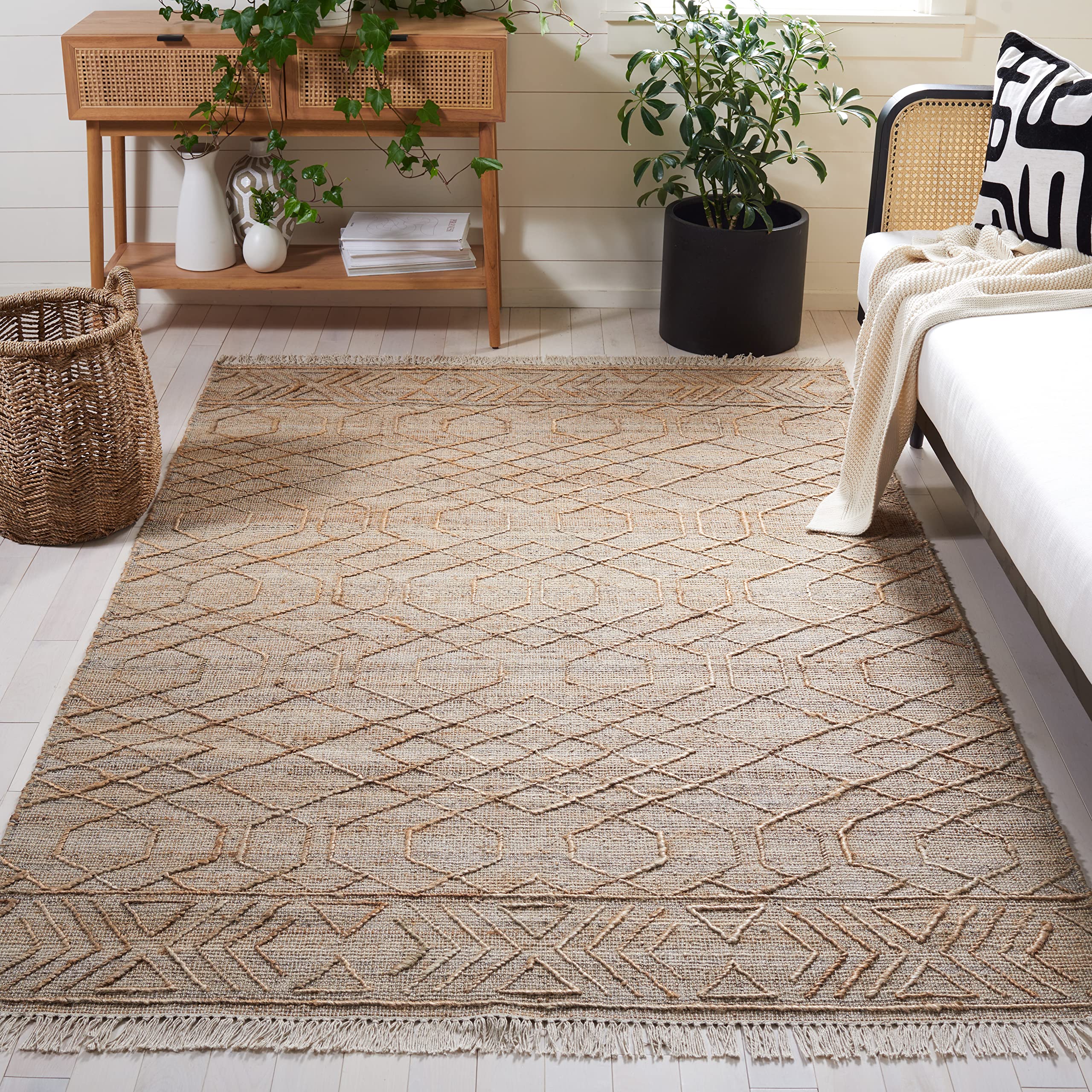SAFAVIEH Handmade Boho Jute Accent Rug 4' x 6' - Natural & Beige Fringe, Eco-Friendly Natural Fiber for High Traffic Areas | Perfect for Entryway, Living Room, Bedroom Decor | NFB407A