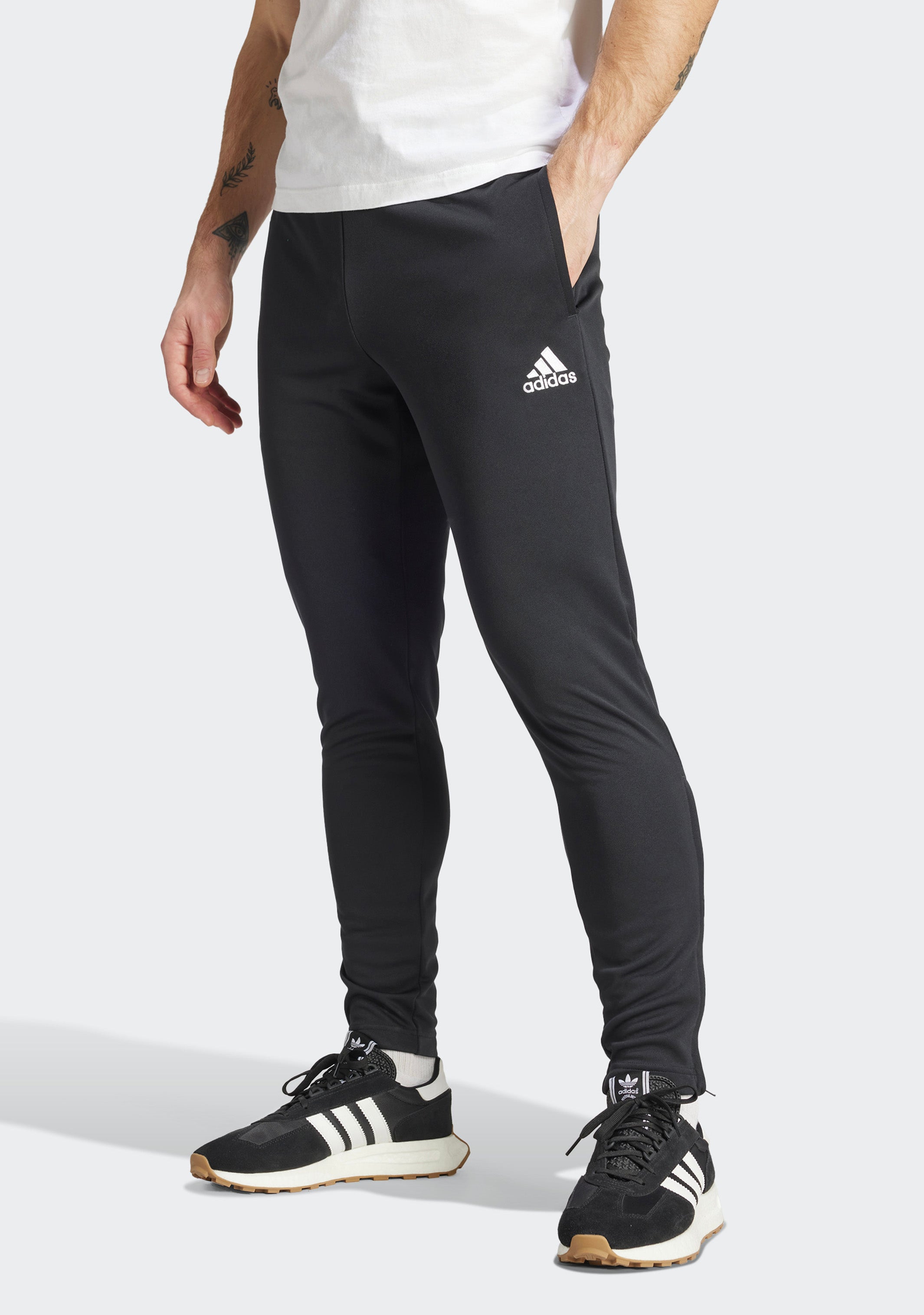 Adidas Men's Entrada 22 Training Track Pants - Lightweight Workout Joggers for Gym & Running - Comfortable Athletic Sweatpants with Stretch Fabric