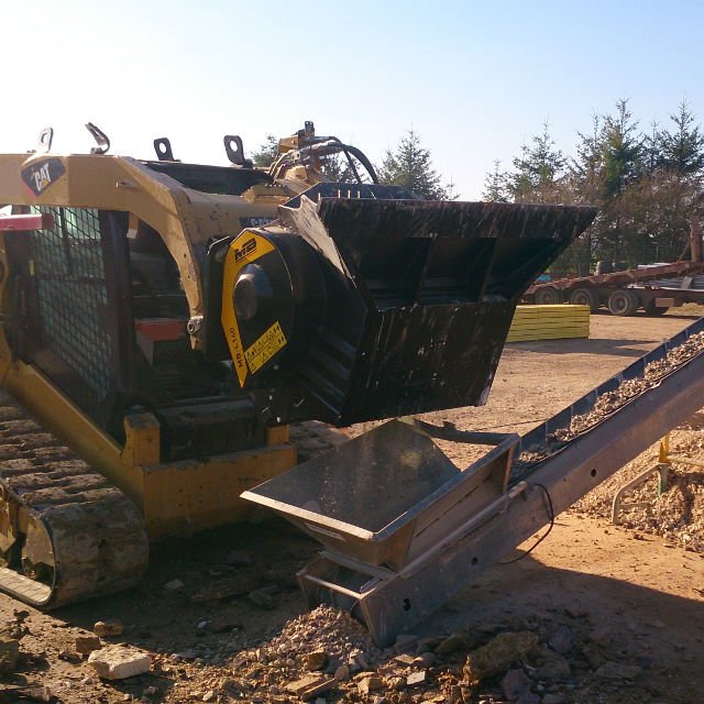 MB Crusher Bucket L140 S2 - High-Performance Crushing Attachment for Excavators - Perfect for Construction, Demolition, and Recycling Projects
