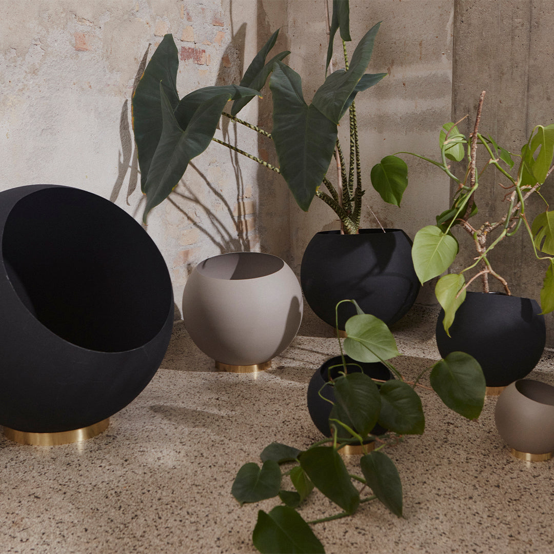 Globe Flower Pot - Decorative Ceramic Planter for Indoor & Outdoor Plants - Perfect for Home, Office, and Garden Decor