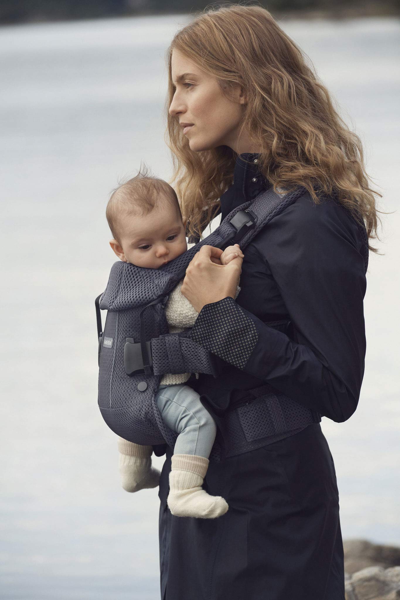 BABYBJÖRN Baby Carrier One Air - Breathable Mesh Baby Carrier in Anthracite for Newborns & Toddlers | Ergonomic Support for Hands-Free Parenting, Hiking & Travel