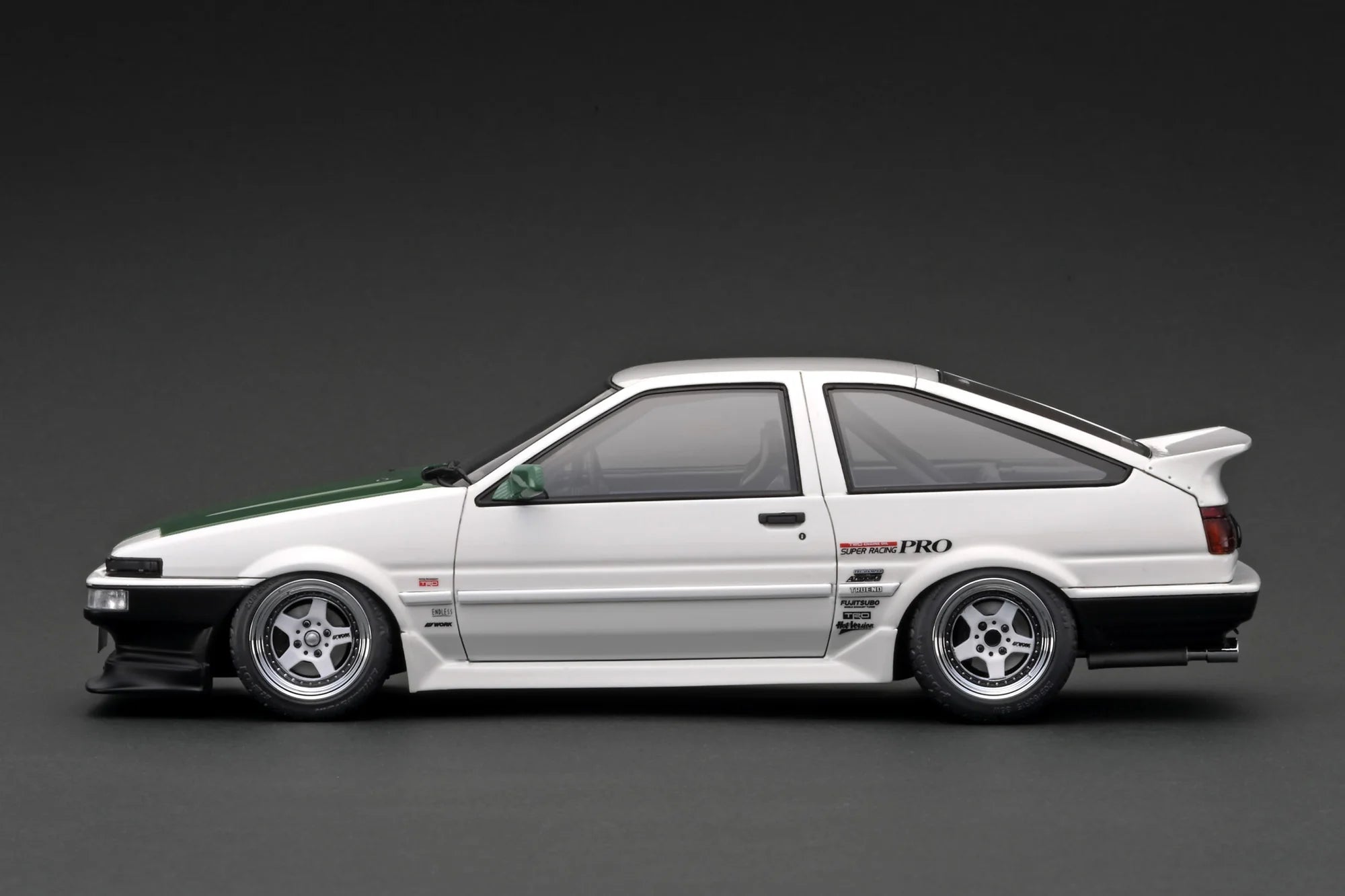1:18 Scale Toyota Sprinter Trueno AE86 3-Door TK Street Late Version White Diecast Model Car - Perfect for Collectors, Drift Racing Enthusiasts, and Initial D Anime Fans Display