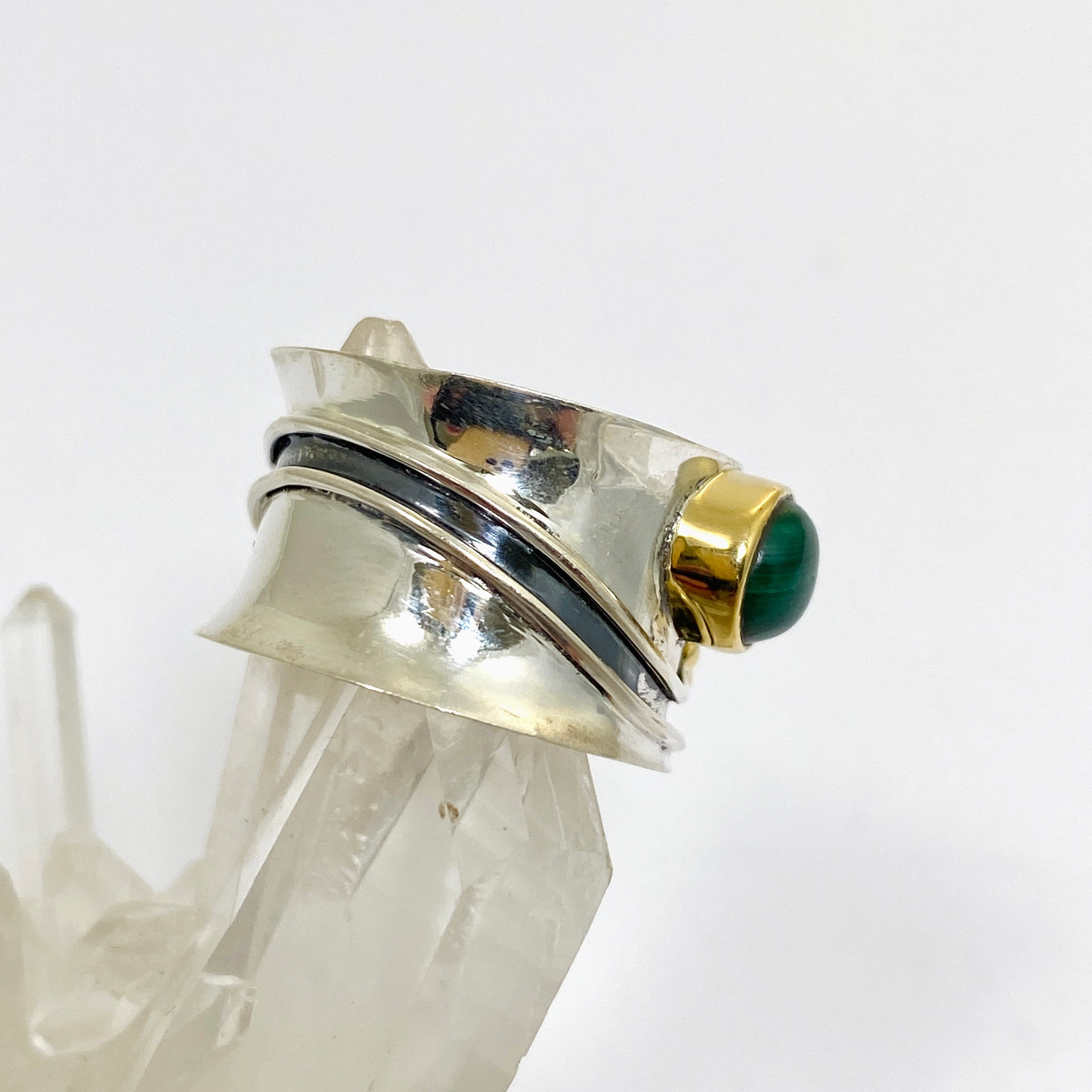 Malachite Round Cabochon Ring - Sterling Silver Decorative Setting R4198 | Elegant Green Gemstone Jewelry for Women, Perfect for Parties & Special Occasions