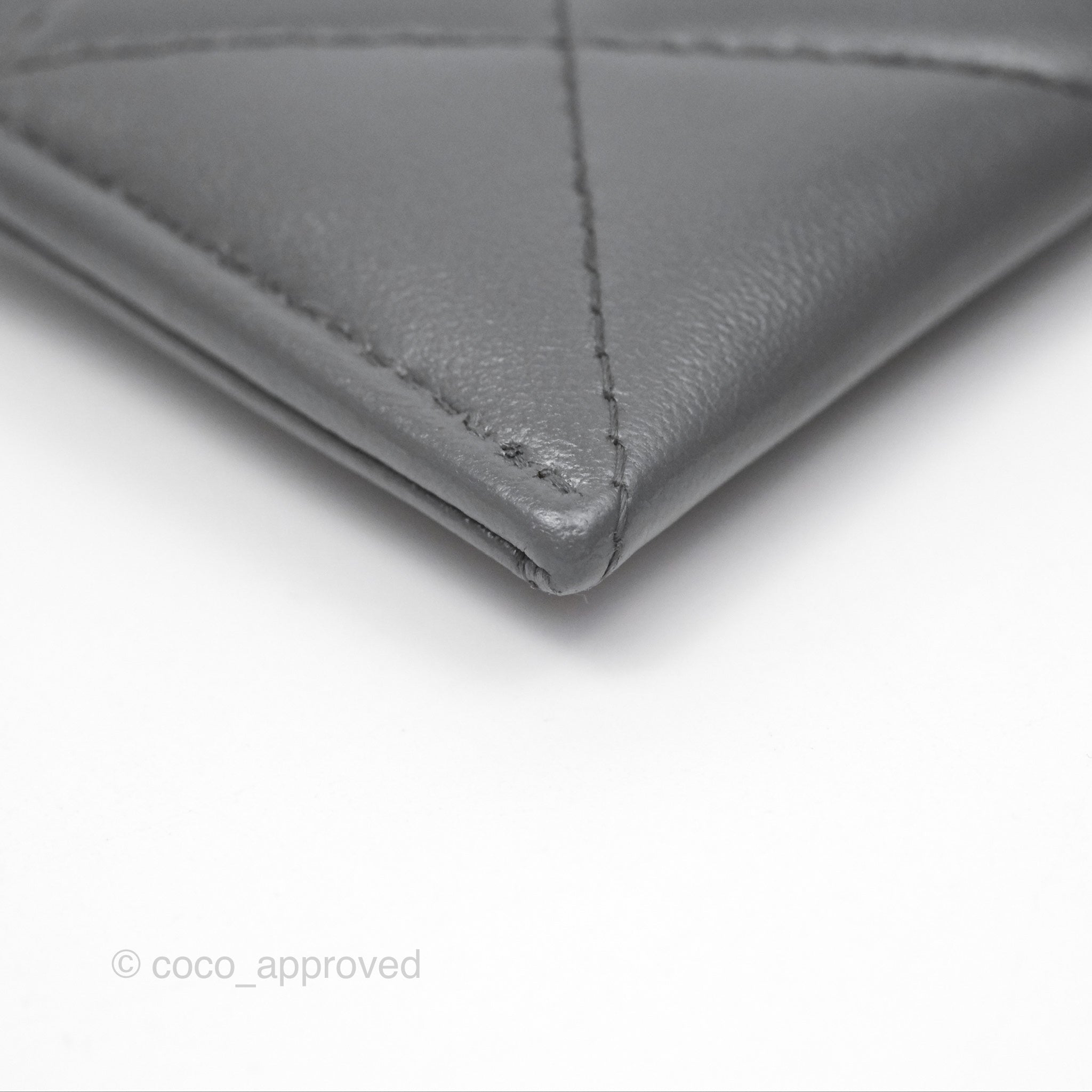 Chanel 19 Quilted Flat Card Holder in Dark Grey Lambskin Leather - Luxury Women's Wallet for Everyday Use & Travel Essentials