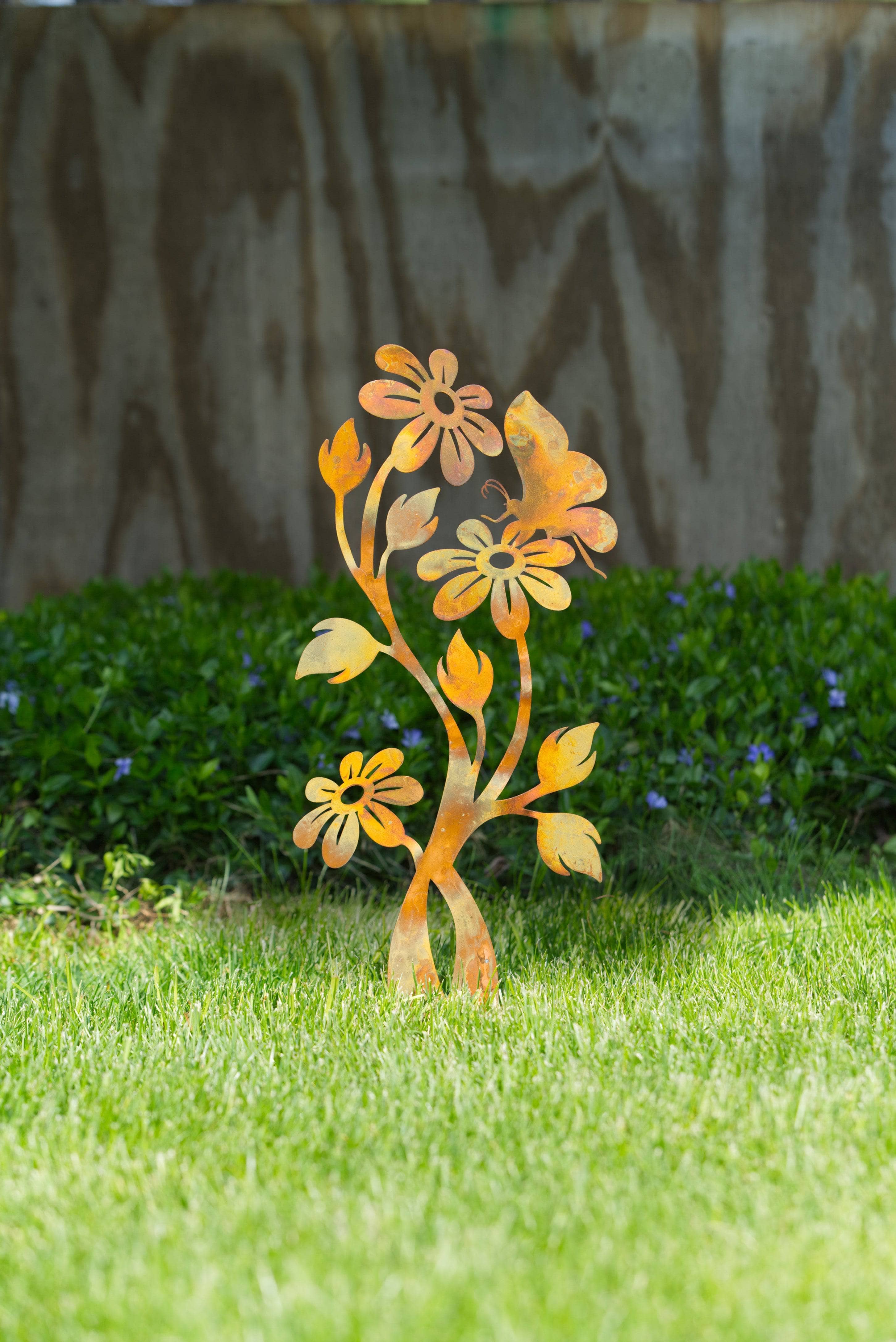 Beautiful Daisy Flamed Garden Stake - Decorative Outdoor Metal Flower Stake for Yard, Lawn, and Garden Decor - Perfect for Patio, Backyard, and Landscape Design