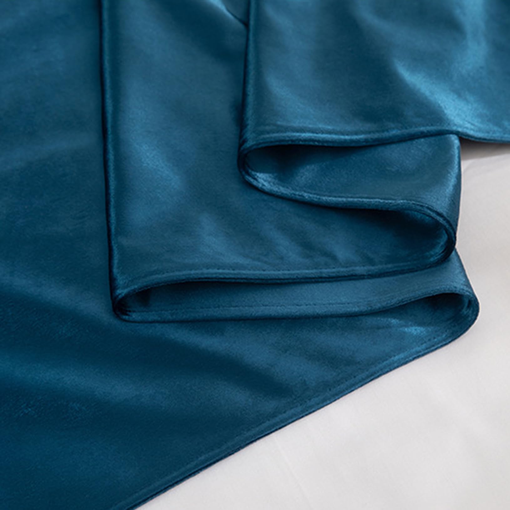 Luxury Velvet Bed Runner - Double-Sided Bed Scarf & Bed Cover Protector - Hotel & Home Bedspread - Blue (45x240cm) for 1.8m Bed - Perfect for Master Bedroom Decor & Guest Room Styling