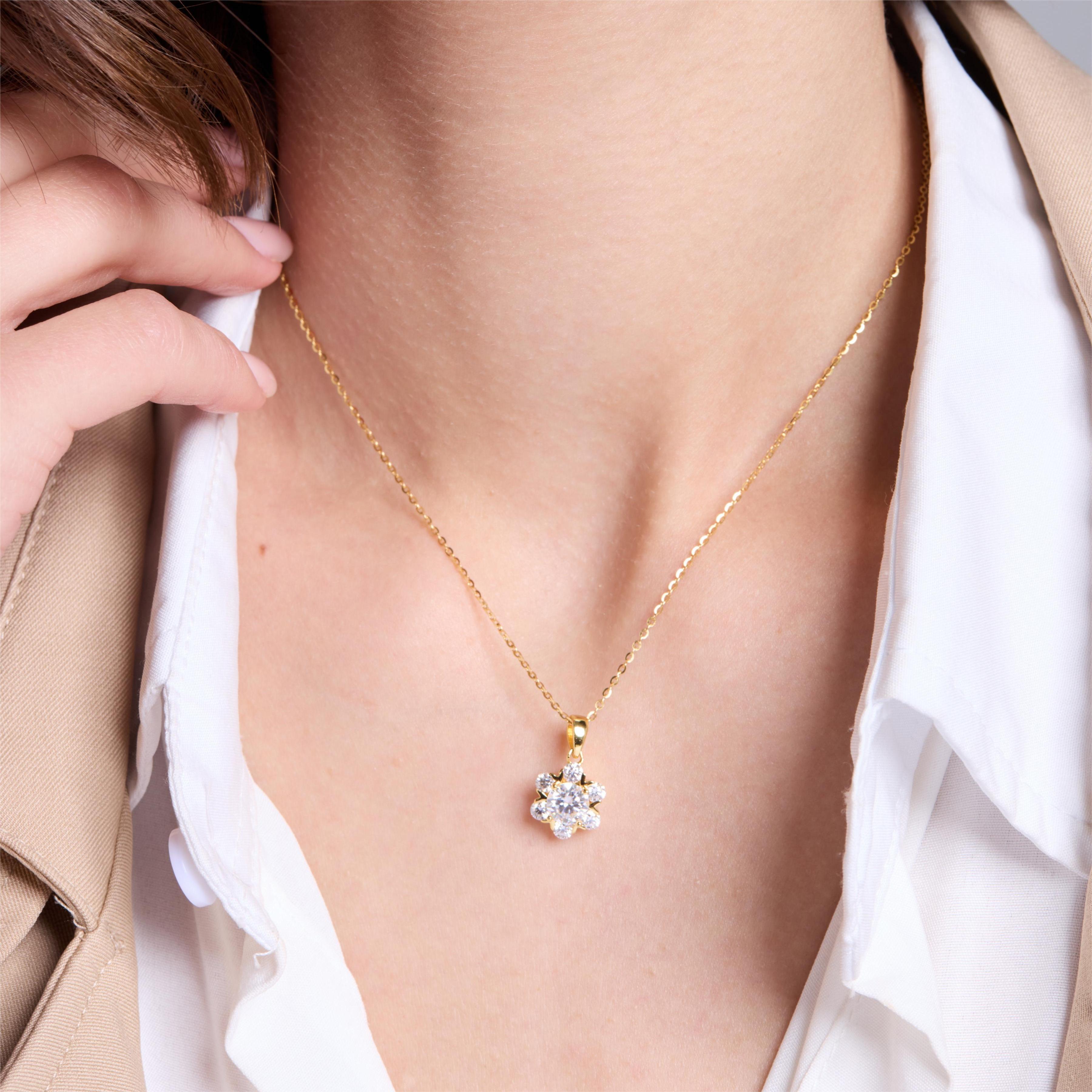 Exquisite Moissanite Flower Pendant Necklace for Women - Romantic Gift for Anniversary, Valentine's Day & Special Occasions | Elegant Jewelry for Date Night, Wedding & Everyday Wear