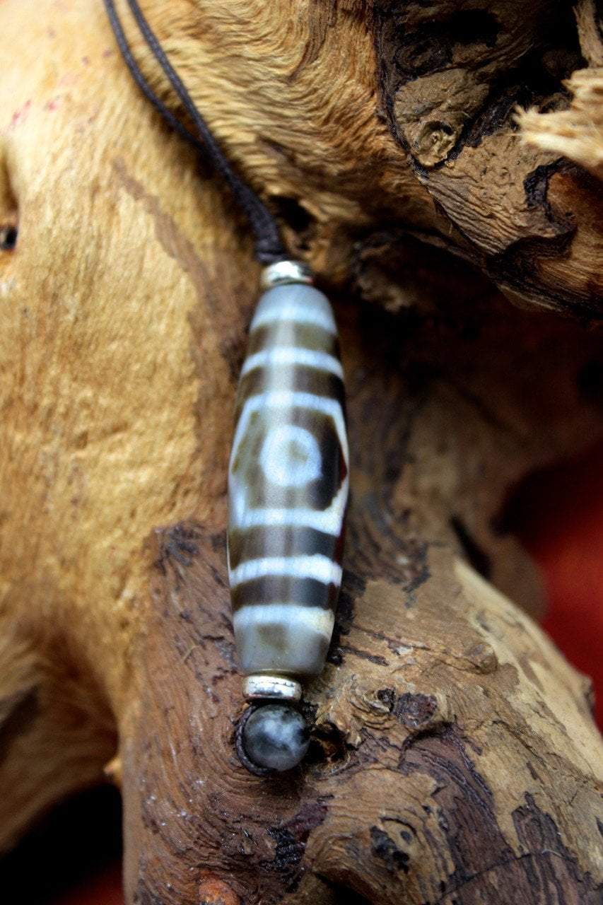 Agate 3 Eyed Vertical Dzi Bead Necklace - Tibetan Buddhist Protection Amulet for Spiritual Healing & Good Luck | Perfect for Meditation, Yoga & Energy Balancing