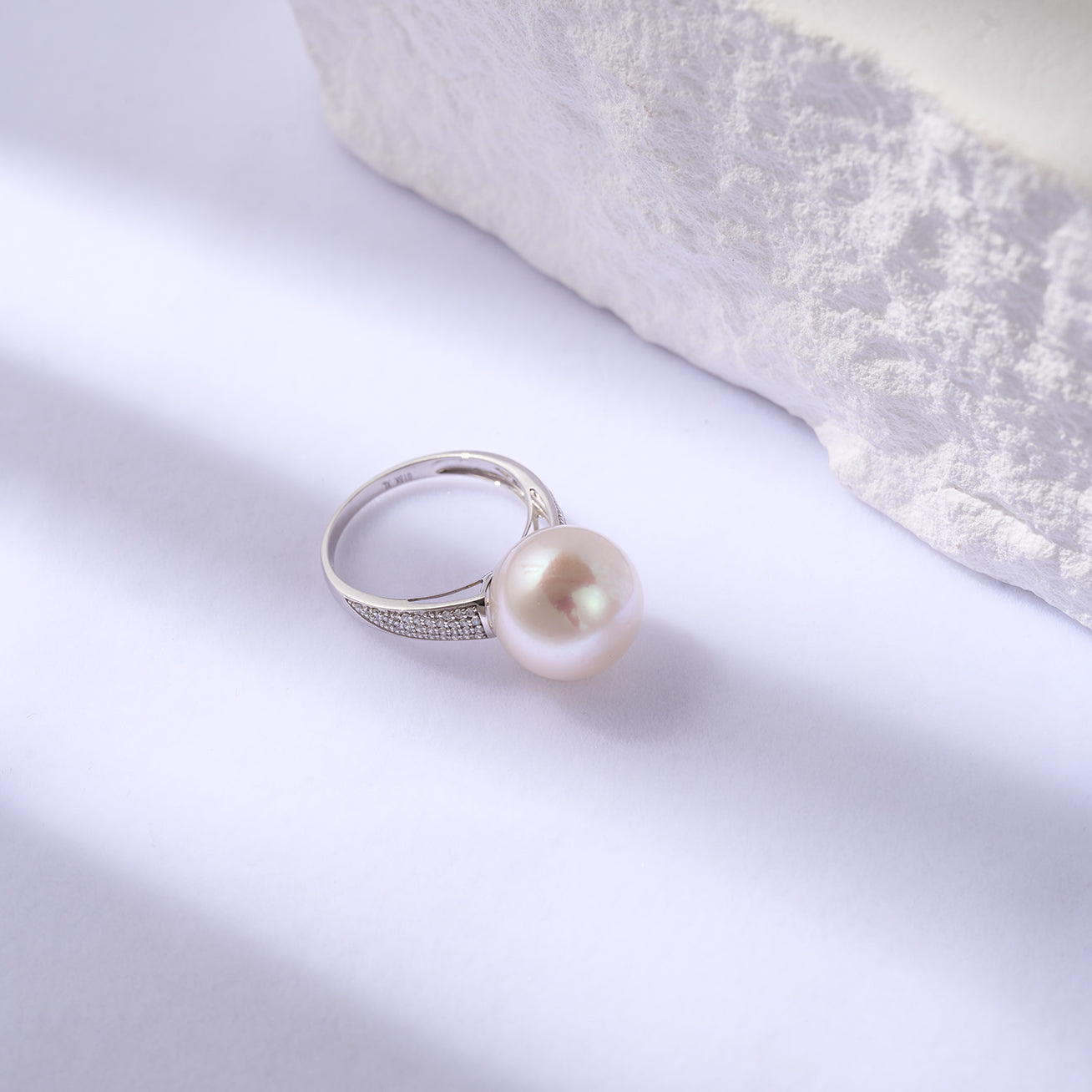 18K Gold Edison Pearl Ring KR00108 - Elegant Pearl Jewelry for Women, Perfect for Weddings, Anniversaries & Special Occasions