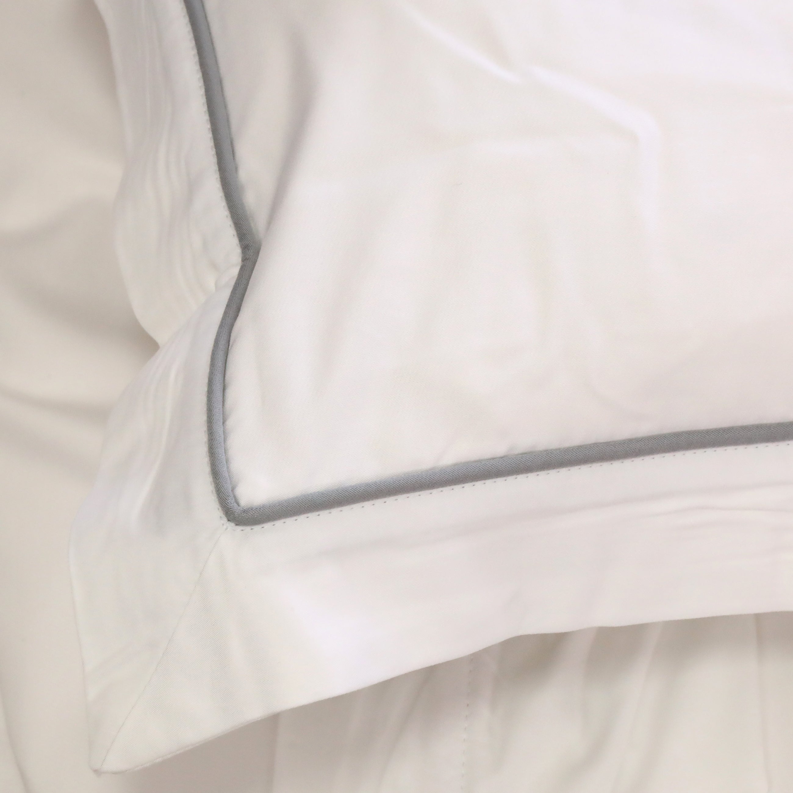 Sheena Bamboo Sateen Duvet Cover Set - Queen Size, Soft & Breathable Bedding Set for Luxurious Sleep - Perfect for Master Bedroom, Guest Room & Hotel Decor
