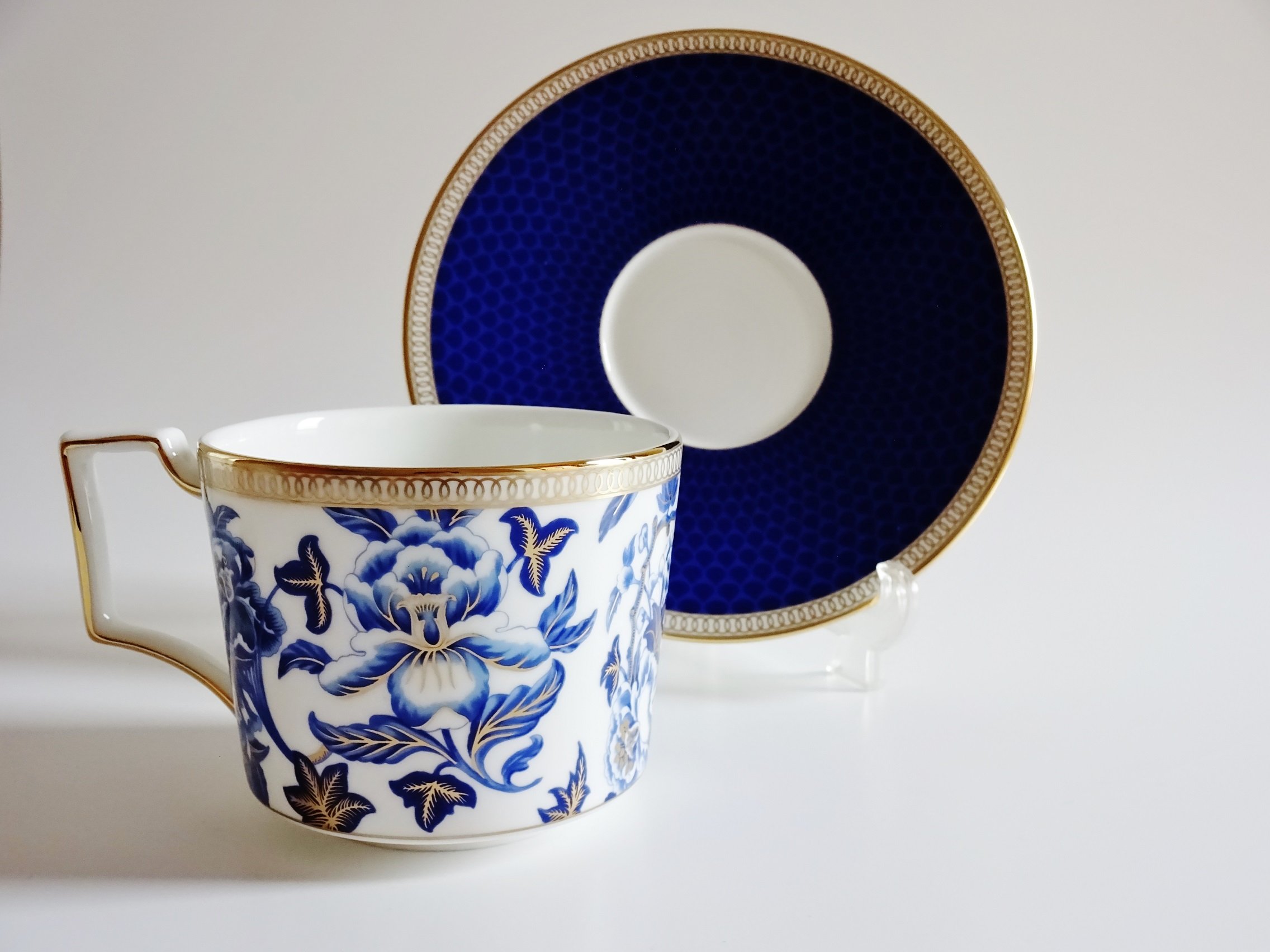 Wedgwood Hibiscus Tea Cup and Saucer Set - Floral Porcelain Tea Set for Afternoon Tea, English Breakfast, or Gift Giving - Elegant Home Dining and Special Occasions
