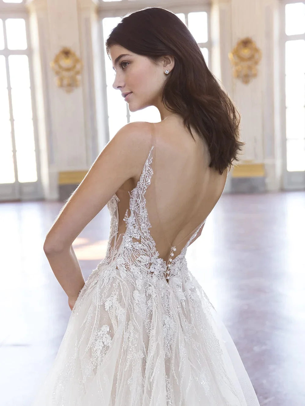 Enzoani TRINITY Wedding Dress - Elegant Lace Bridal Gown for Church & Beach Ceremonies | Perfect for Romantic Outdoor Weddings