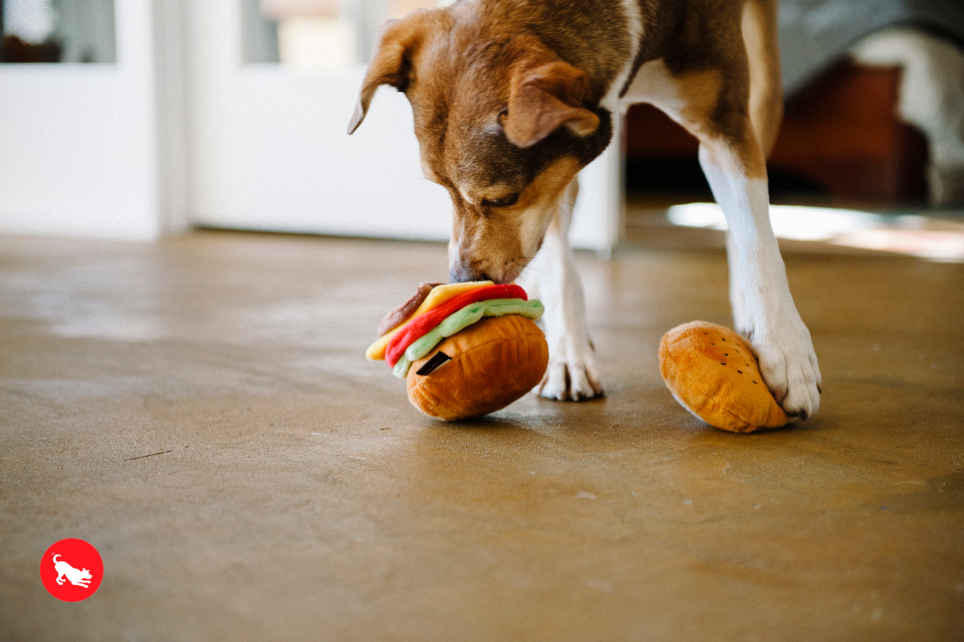 American Classic® La Hamburguesa Plush Dog Toy - Soft & Durable Chew Toy for Small & Large Dogs - Perfect for Playtime, Training & Cuddling