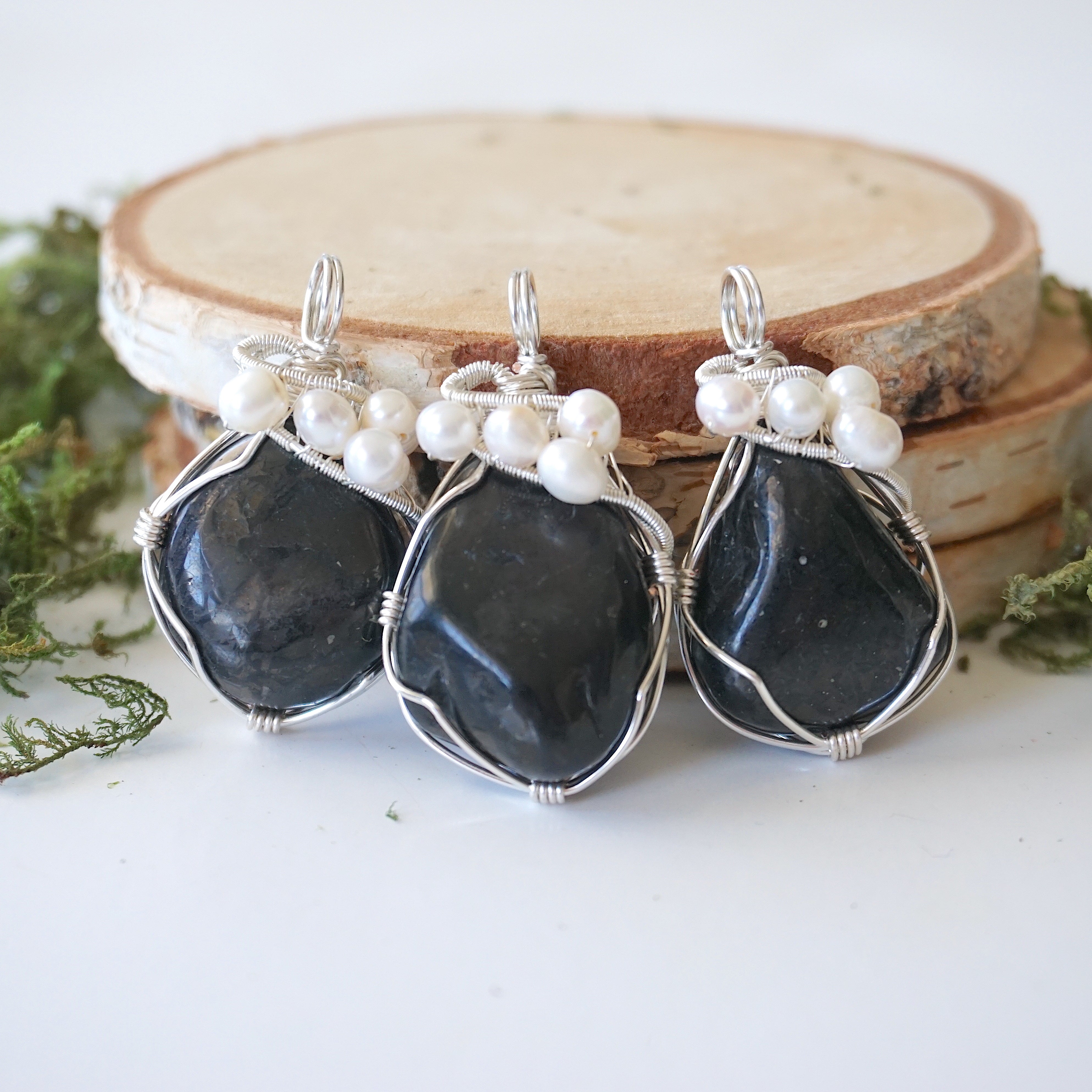 Shungite and Pearl Necklace for Women - Silver Plated Healing Crystal Jewelry for Protection, Stress Relief & Positive Energy - Perfect for Meditation, Yoga & Everyday Wear