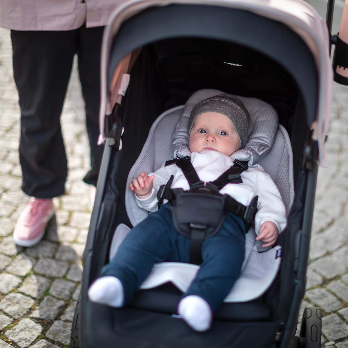 Thule Newborn Inlay - Soft & Comfortable Baby Car Seat Insert for Infants 0-12 Months | Perfect for Strollers, Car Seats & Baby Carriers | Safe & Breathable Travel Accessory