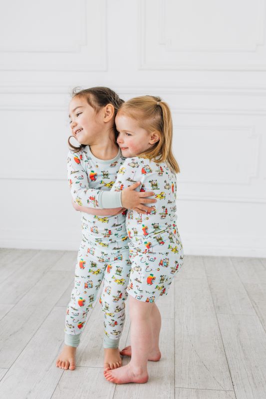 Richard Scarry's Busyworld™ Lowly Worm Short Set for Kids - Cute Cartoon Character Pajama Set | Soft Cotton Sleepwear for Boys & Girls | Perfect for Bedtime, Lounging & Playtime