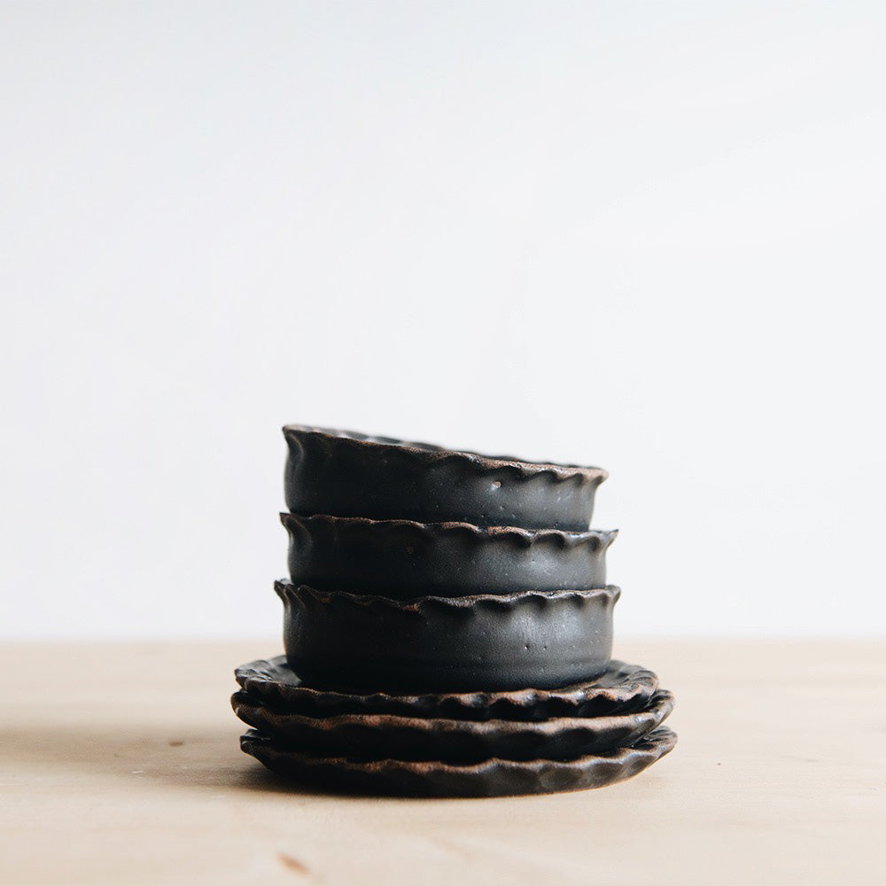 Elegant Dark Ceramic Scalloped Serving Dish - Perfect for Appetizers, Desserts & Home Decor | Microwave & Dishwasher Safe