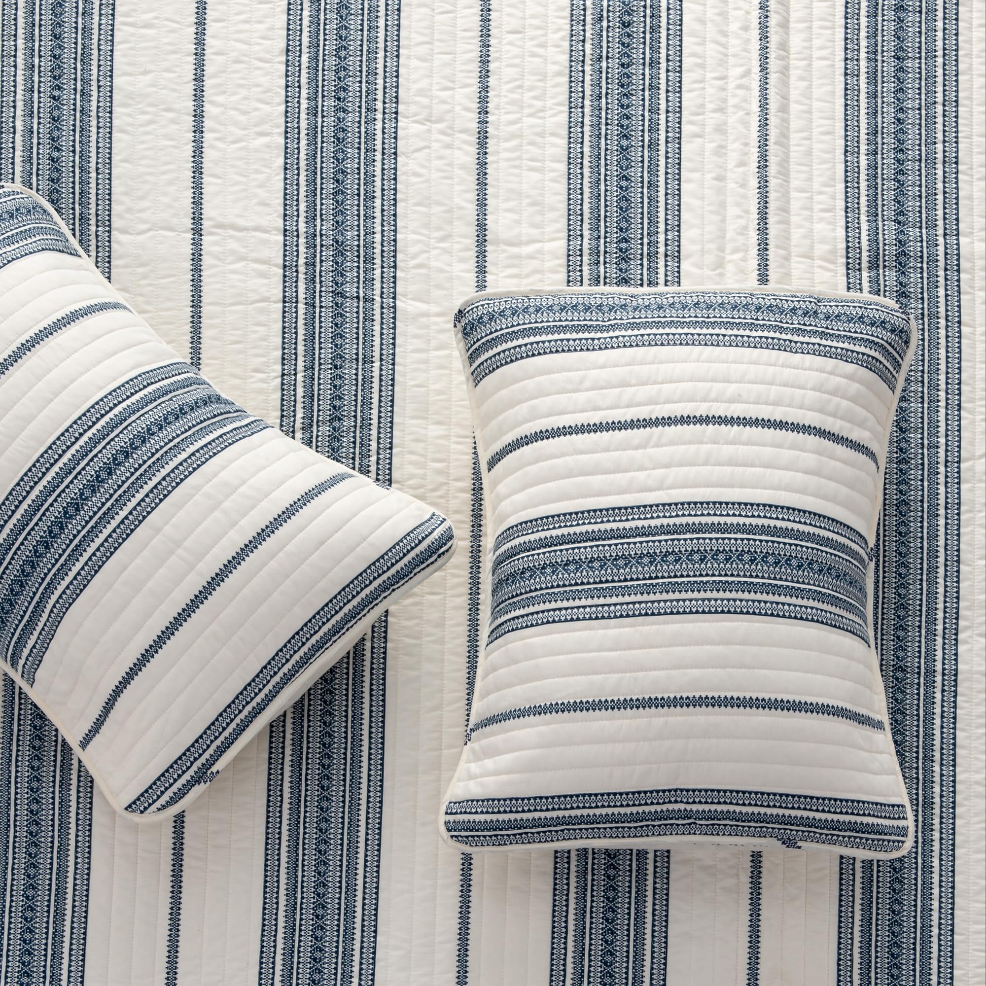 Great Bay Home King Size Reversible Quilt Set - All Season Lightweight Bedspread Coverlet with 2 Pillow Shams - Modern Navy & White Striped Design for Bedroom Decor - Perfect for Guest Rooms, Master Bedrooms & Cozy Home Styling