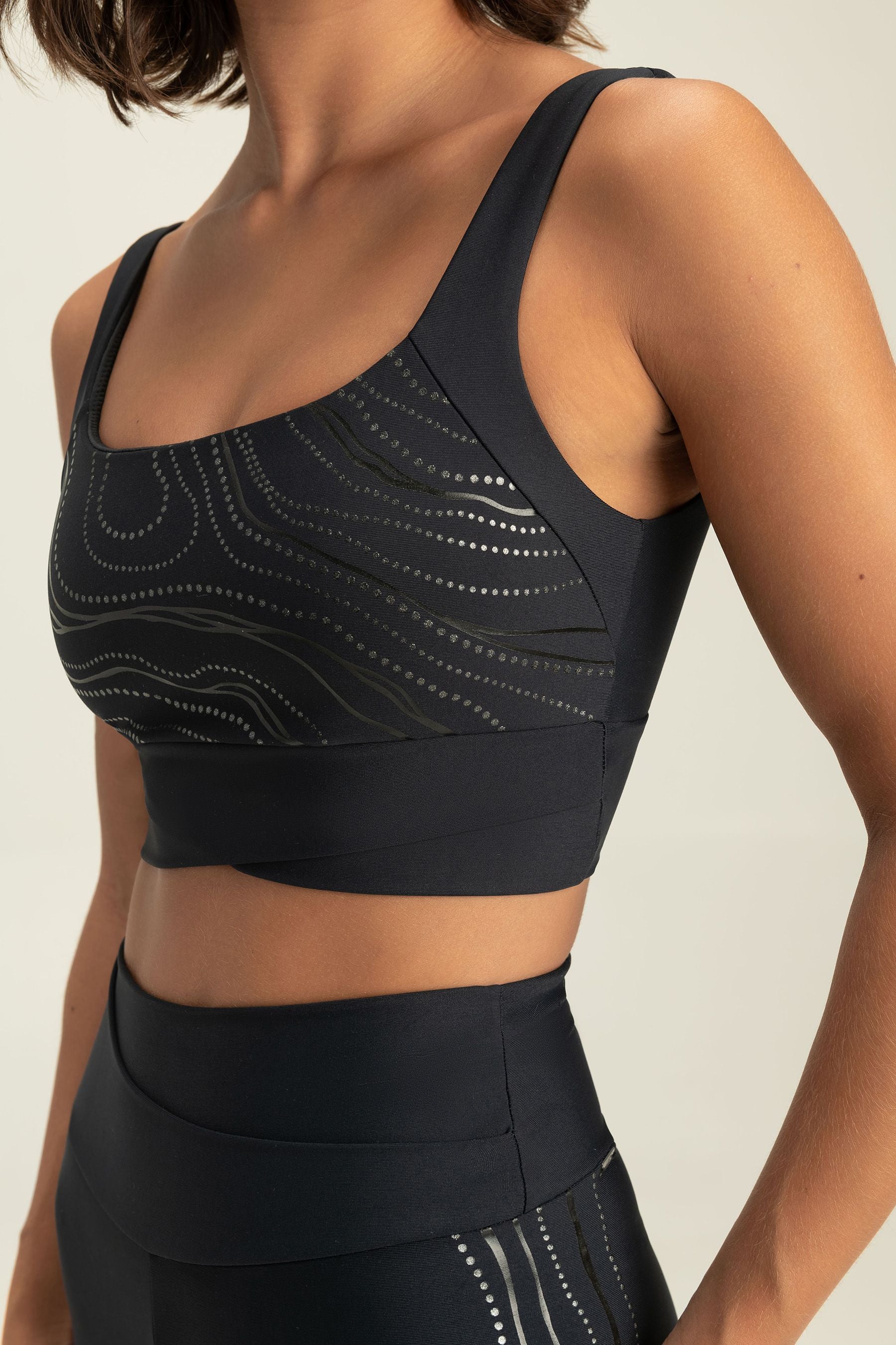 Dots Street Sports Bra for Women - High Support Workout Top for Running, Yoga & Gym - Breathable & Comfortable Activewear for Fitness & Training