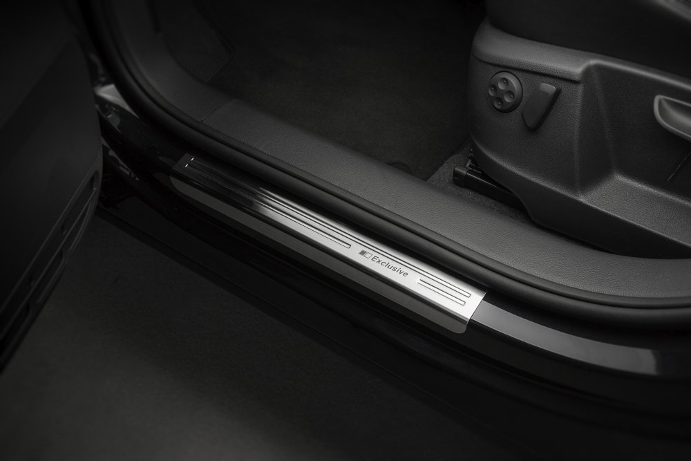 AUTOSTYLE 2/22057 Stainless Steel Door Sill Protector - Silver - Scratch Resistant Car Door Edge Guard for Vehicles - Perfect for SUVs, Trucks & Sedans