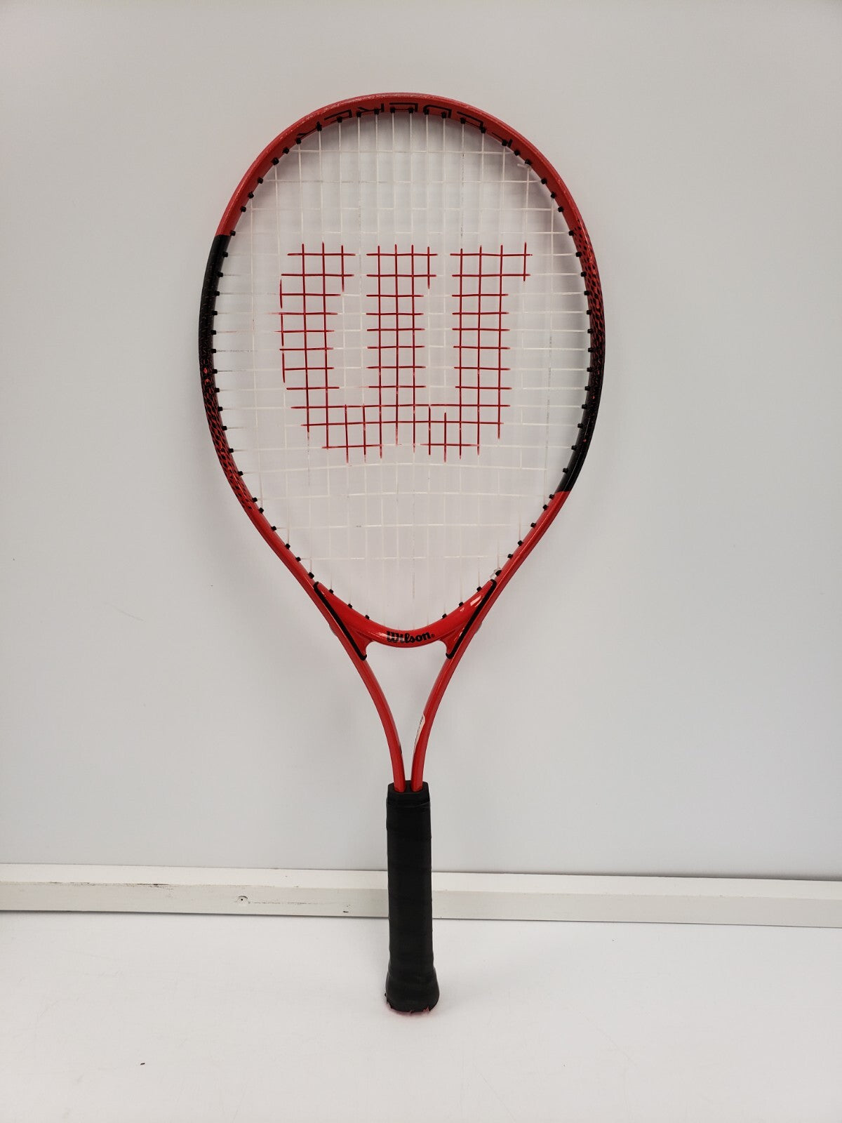 Wilson Federer Tennis Racket - Professional Tennis Racquet for Adults & Juniors - Perfect for Training, Matches & Recreational Play