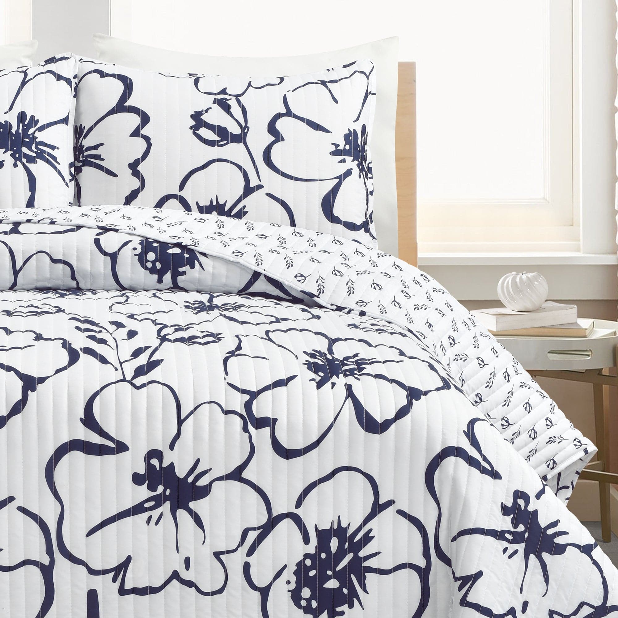 Scandinavian Floral Quilt 3 Piece Set - Soft Cotton Bedding Set with Duvet Cover, Pillow Shams & Sheet - Perfect for Master Bedroom, Guest Room & Cozy Home Decor