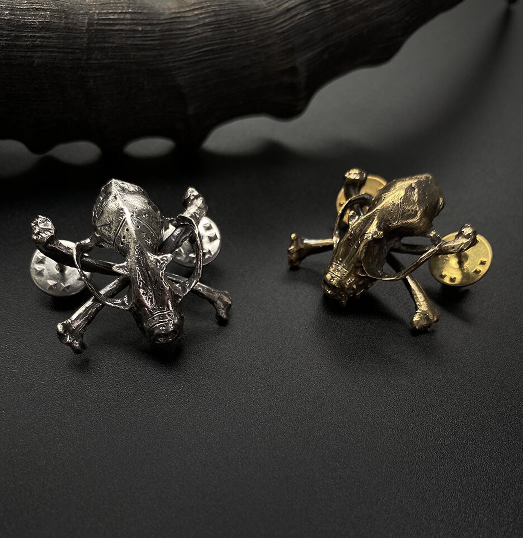 Gothic Bat Skull Crossbone Brooch Pin - Punk Rock Jewelry for Men & Women - Perfect for Halloween, Cosplay, and Gothic Fashion Accessories