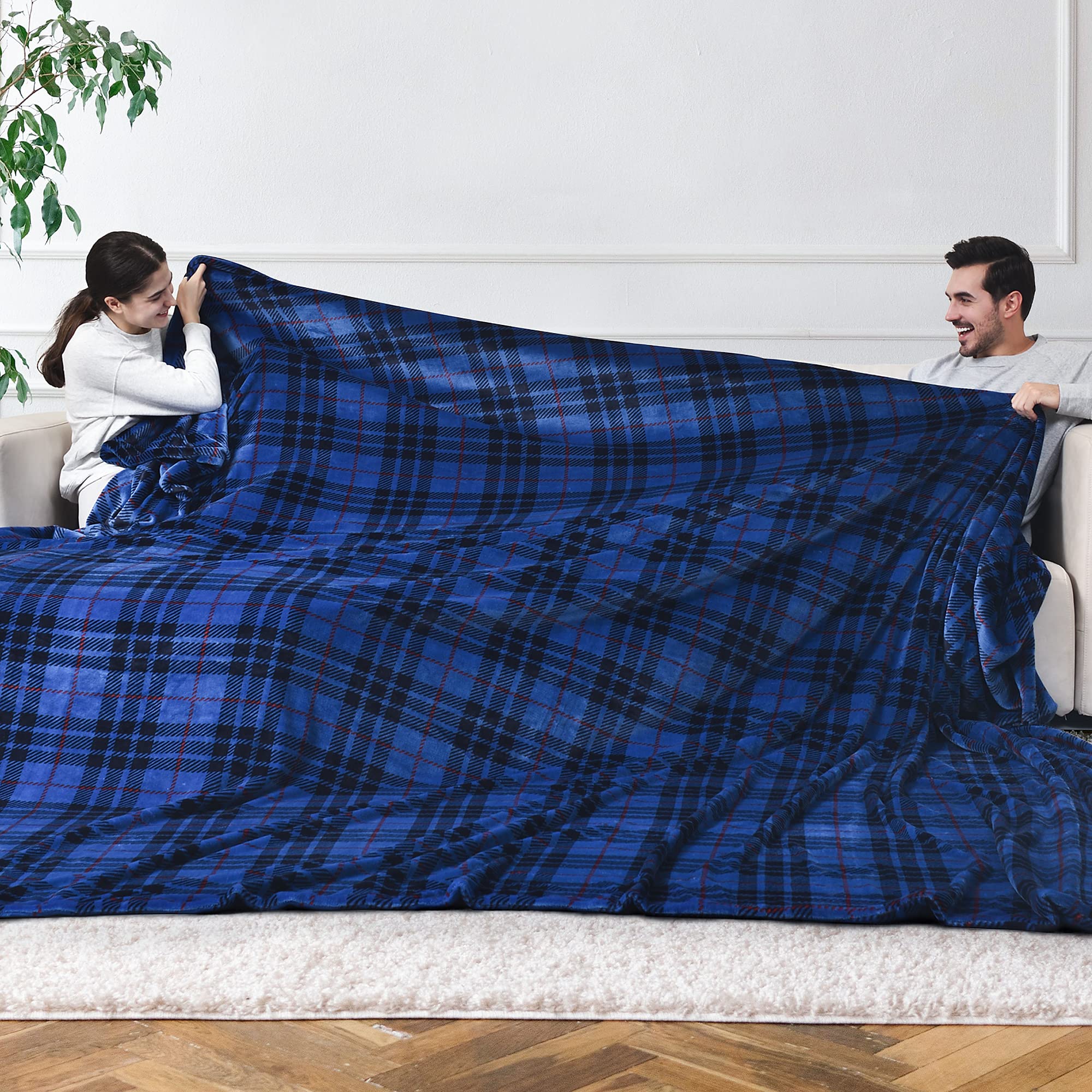 Ultra Cozy Oversized Fleece Blanket 100x100 Inches - King Size Double Sided Flannel Weighted Blanket for Bed & Couch - Machine Washable Soft Throw Blanket for Family Movie Nights, Winter Snuggling and Home Decor